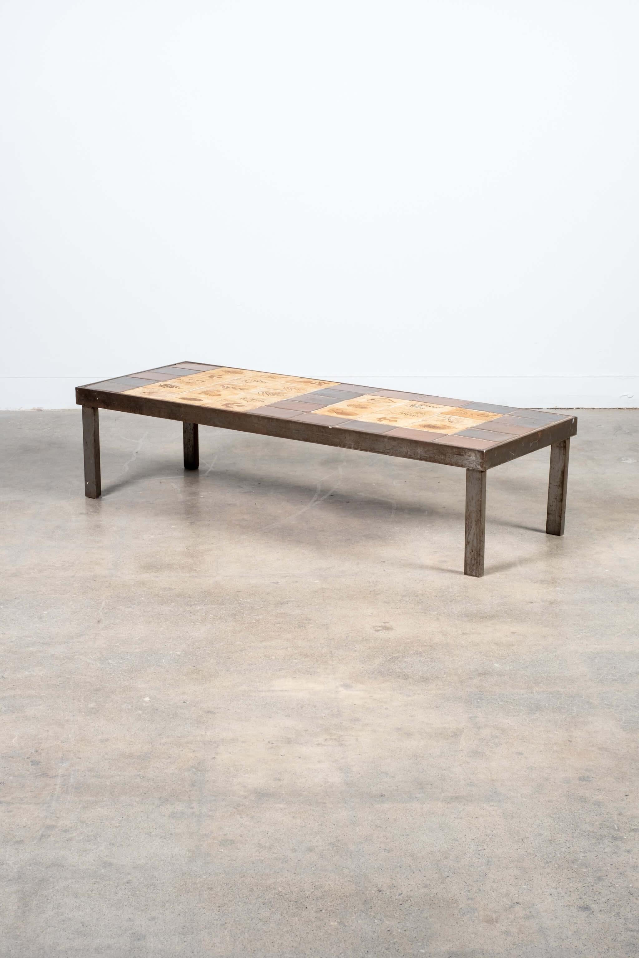Métal Table basse L'Atelier Callis avec plateau Garrigue carrelé par Roger Capron en vente
