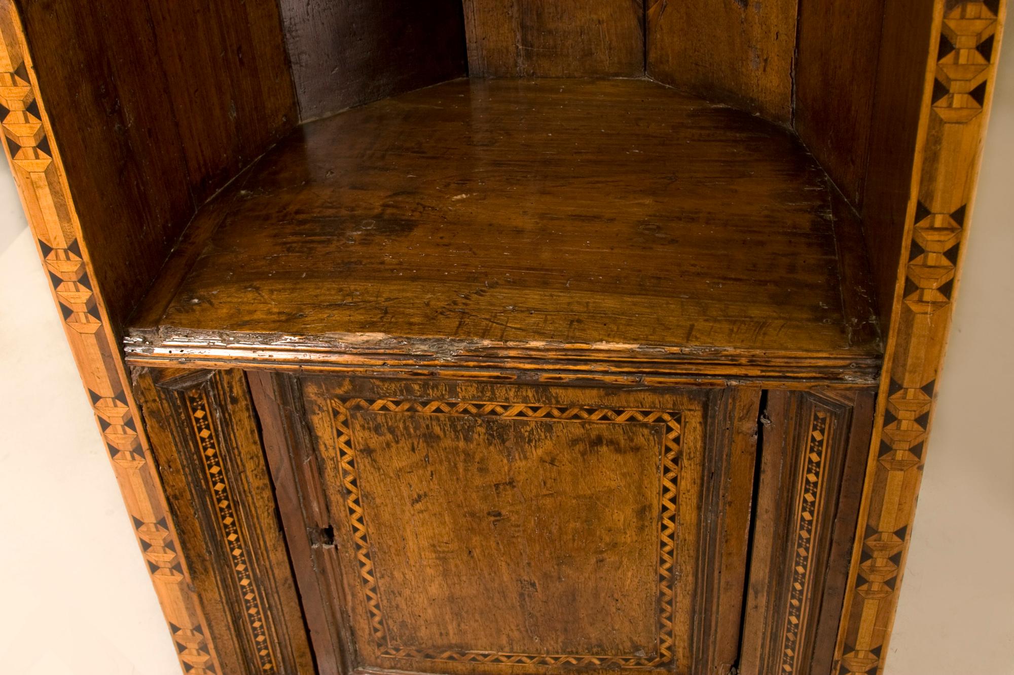 Später 16. bis frühes 17. Jahrhundert Italienische Renaissance-Stühle aus Nussbaumholz im Angebot 11