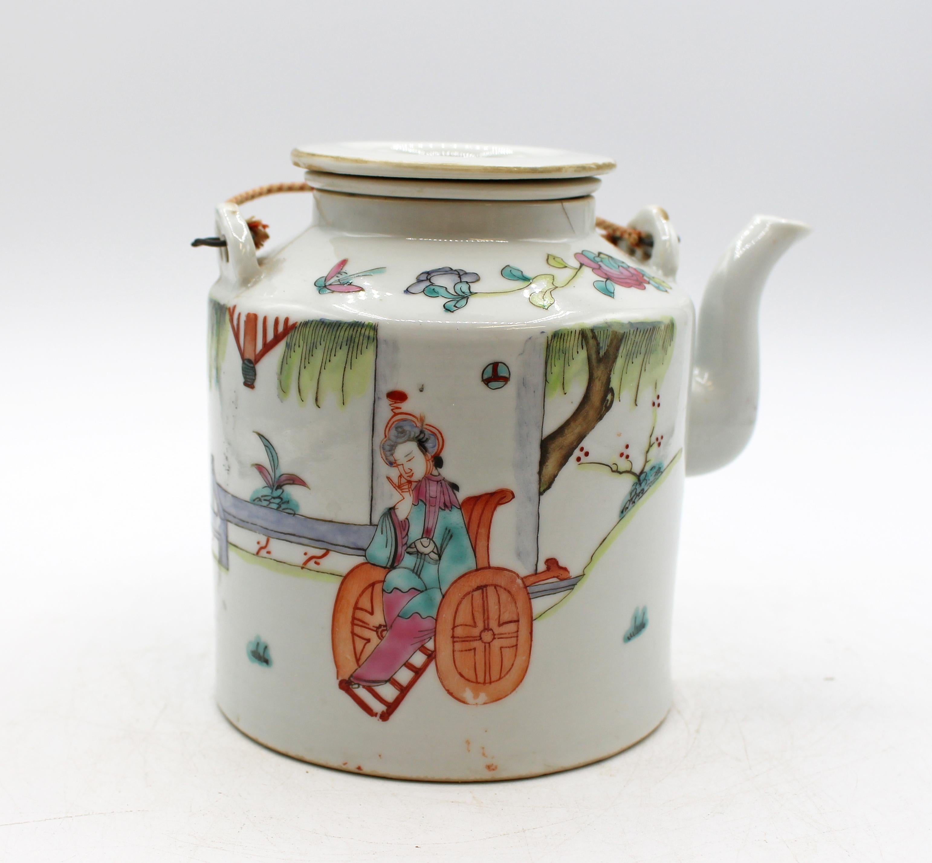 Chinois Théière en porcelaine d'exportation chinoise de la fin du 19e siècle en vente