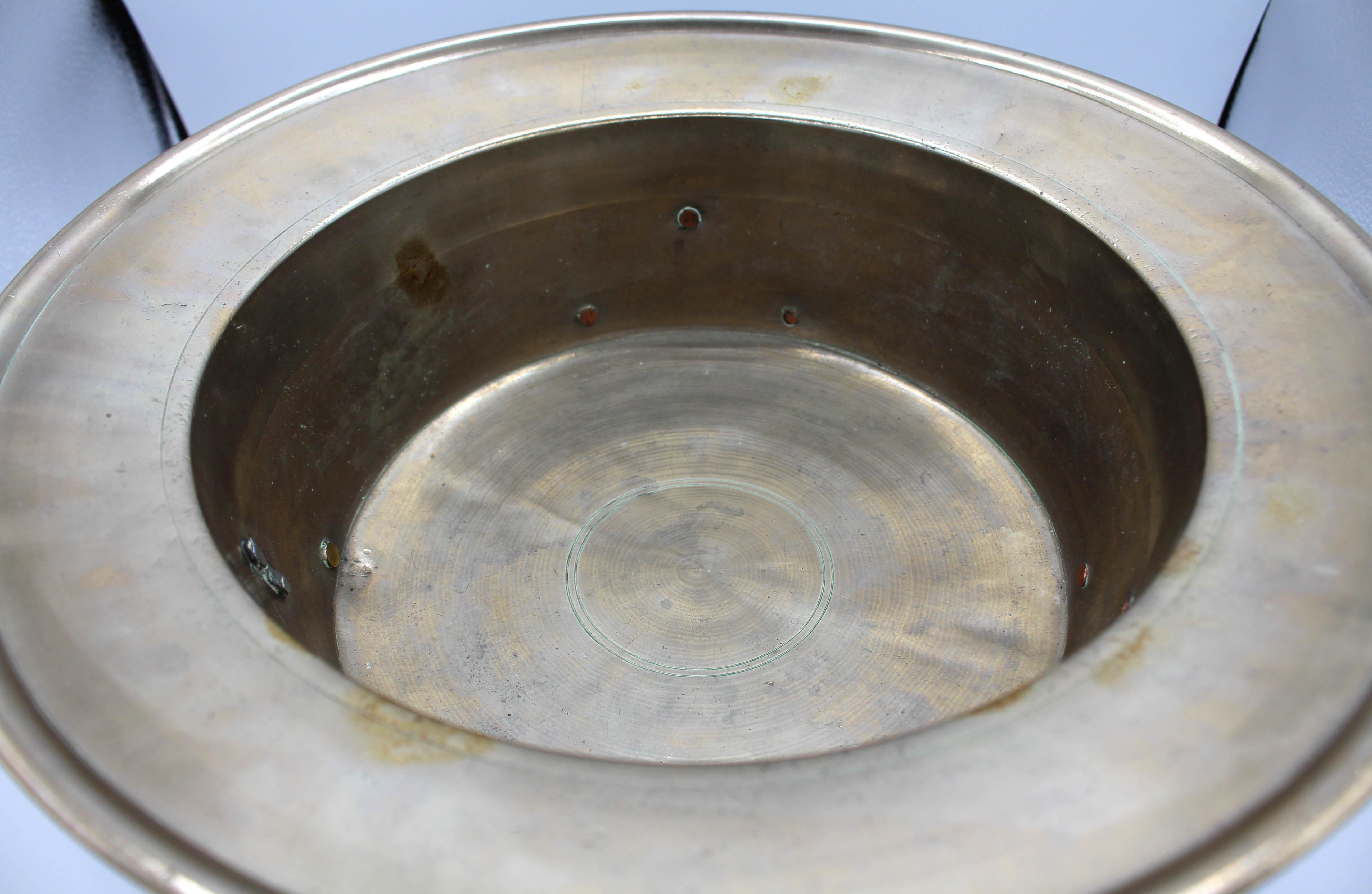 Later 19th Century Korean Brazier (Hibachi), Brass on Three Legs In Good Condition For Sale In Chapel Hill, NC