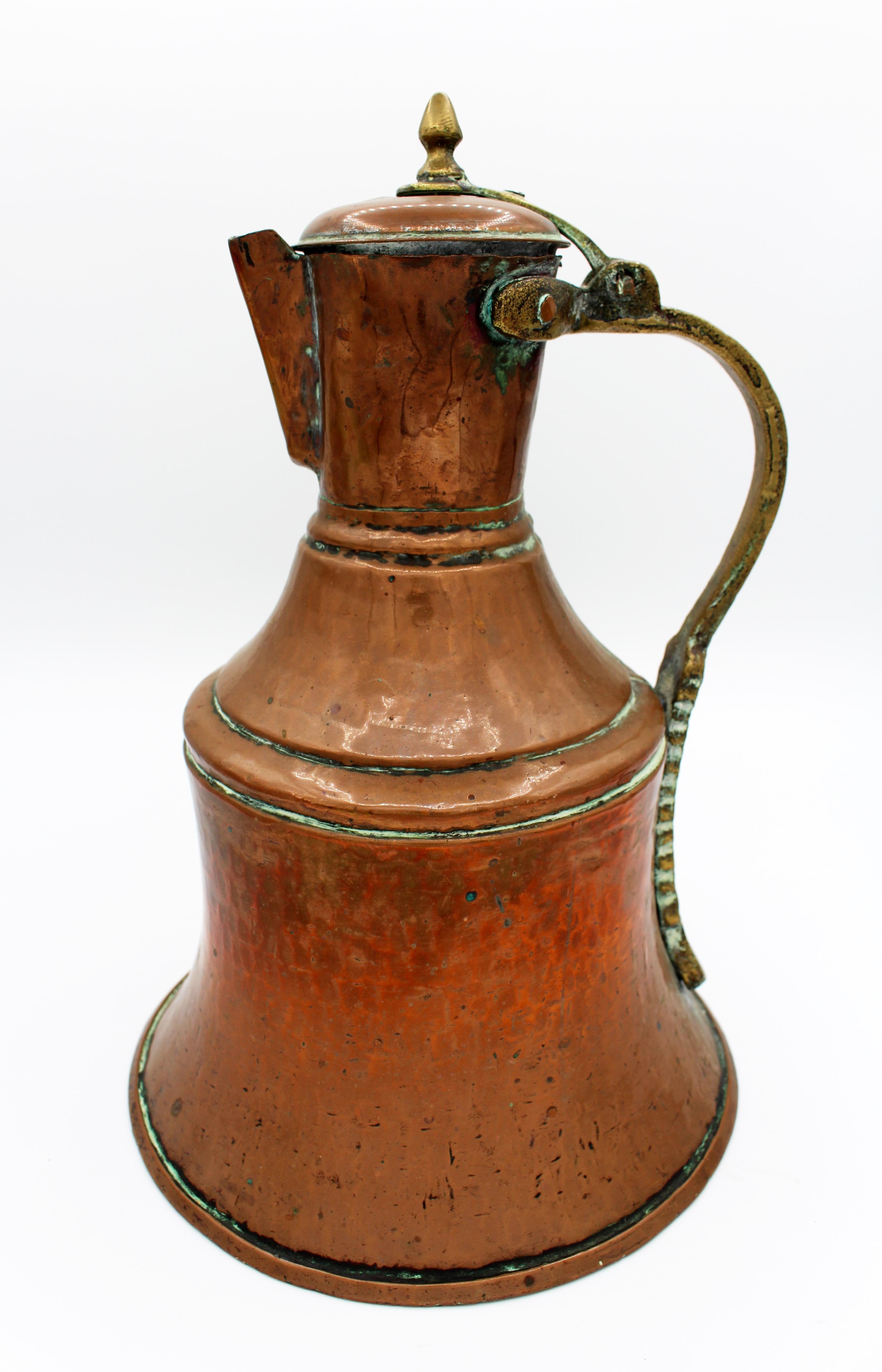 A wonderful, unusual large copper flagon. Eastern, later 19th century. Hand made with brass fittings. 13 1/2
