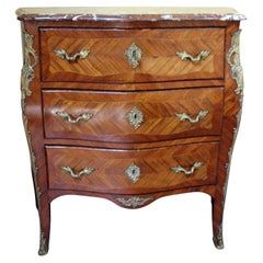 Commode française à plateau de marbre de style Louis XV de la fin du XIXe siècle