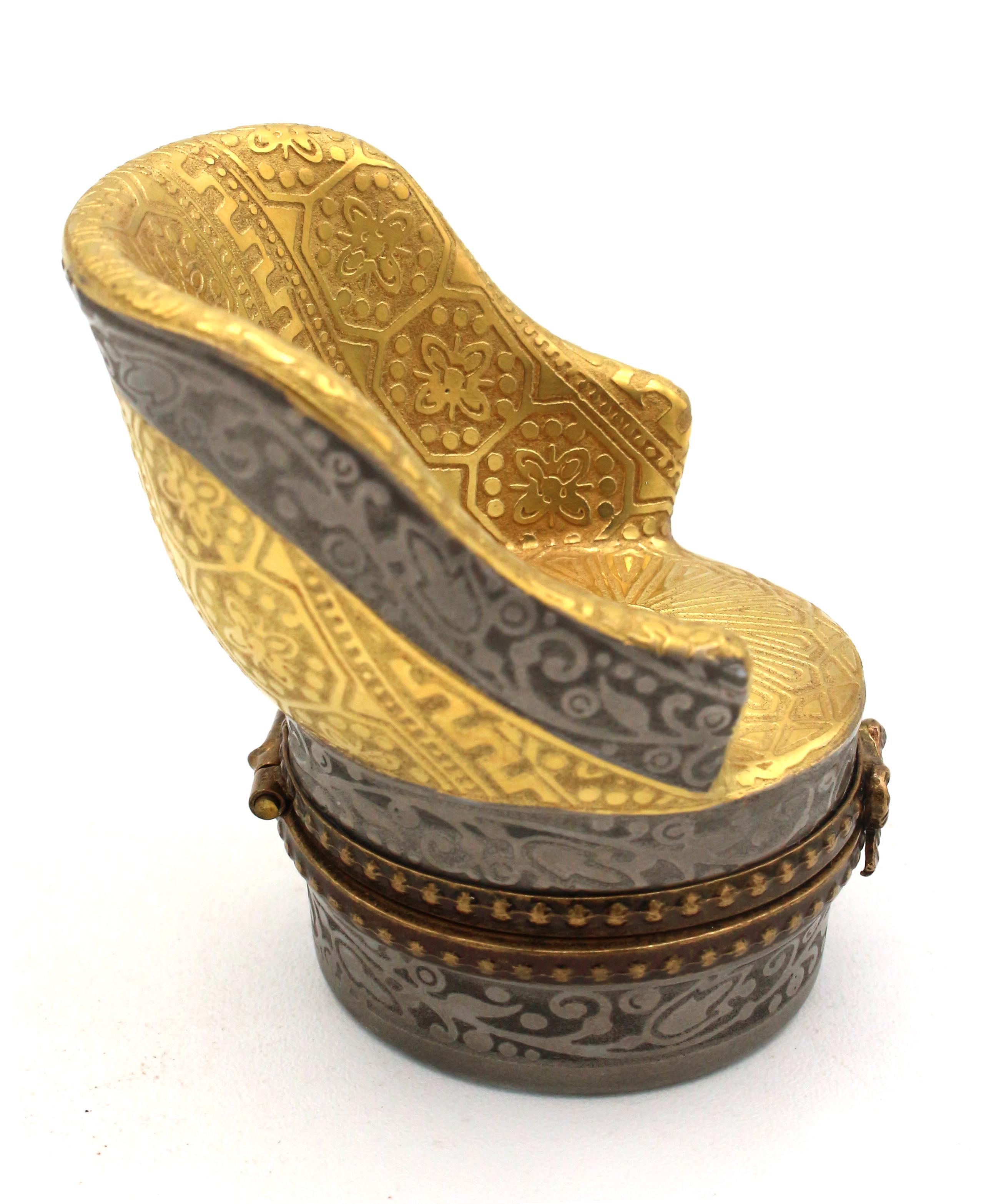 Limoges trinket or pill box in the form of a bergere chair, French later 20th century. 24k gold & silver encrused. Marked: Limoges France, Peint main, Incrustation or fin (painted by hand, fine gold inlay), & artist's mark. 
1 5/8