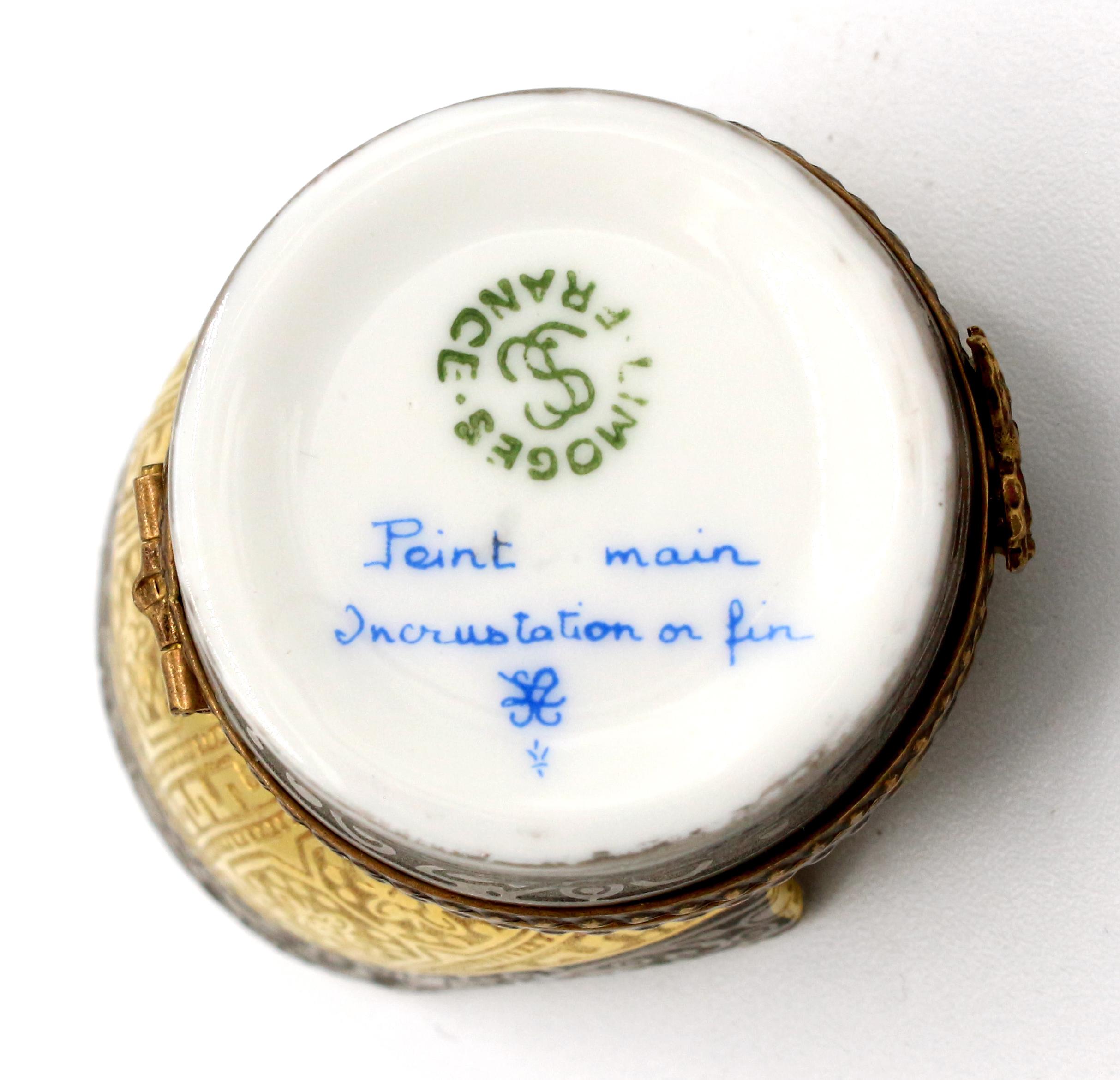 Boîte à pilules pour chaises en Bergère de Limoges, fin du 20e siècle 1