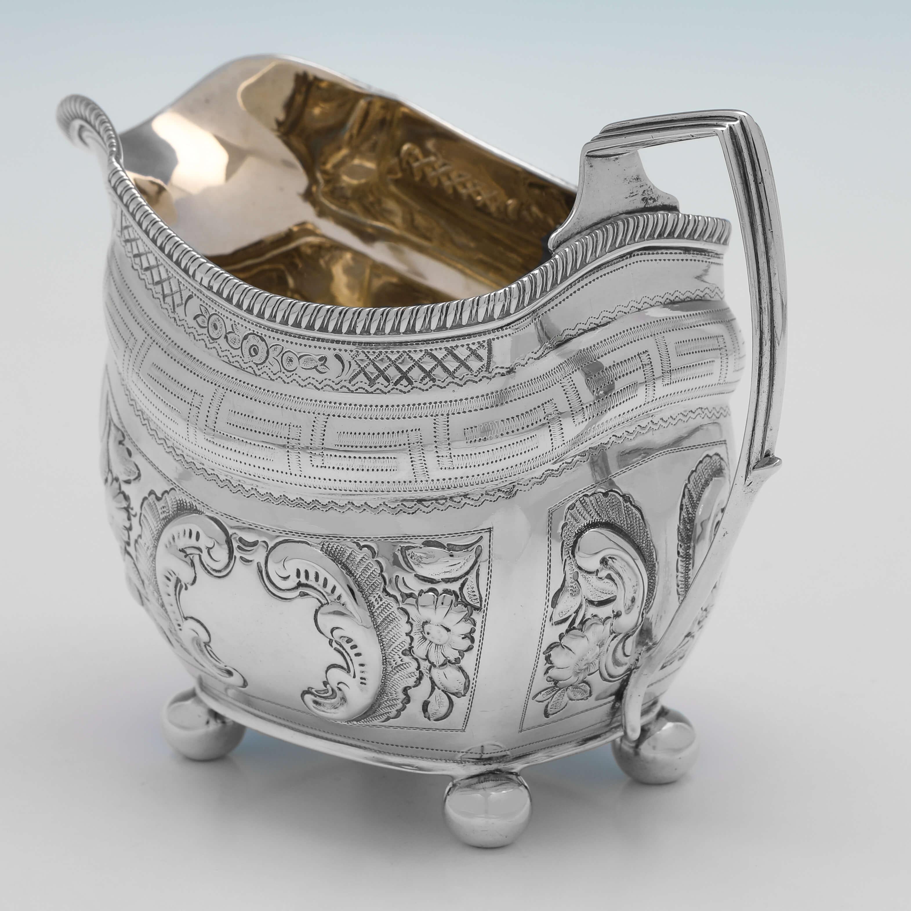 Inizio XIX secolo Set di zucchero e panna in argento di Giorgio III, cesellato più tardi - Londra 1804 in vendita