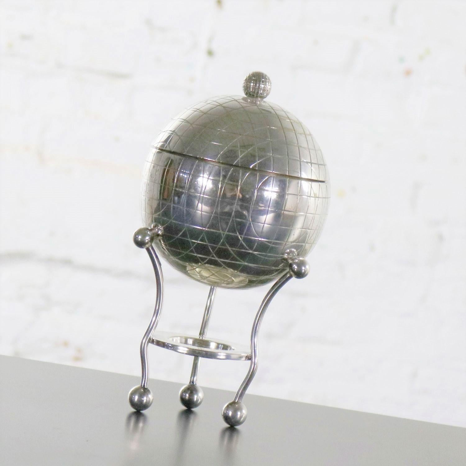 Latham & Morton Silver Plate Egg Warmer Globe Orb Shape Victorian In Good Condition For Sale In Topeka, KS