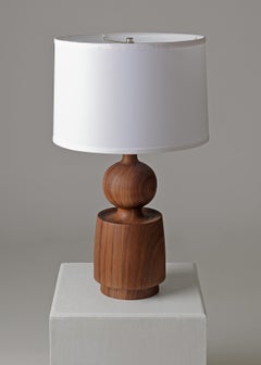 Lámpara de mesa de nogal torneado TWLB de Michael Rozell, EE.UU. 2023