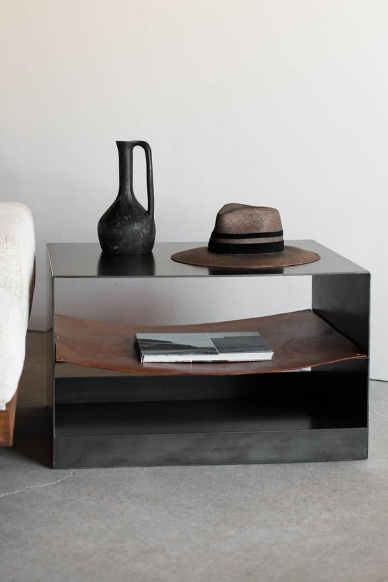 Fait main Table d'appoint Latigo de Croft House en vente