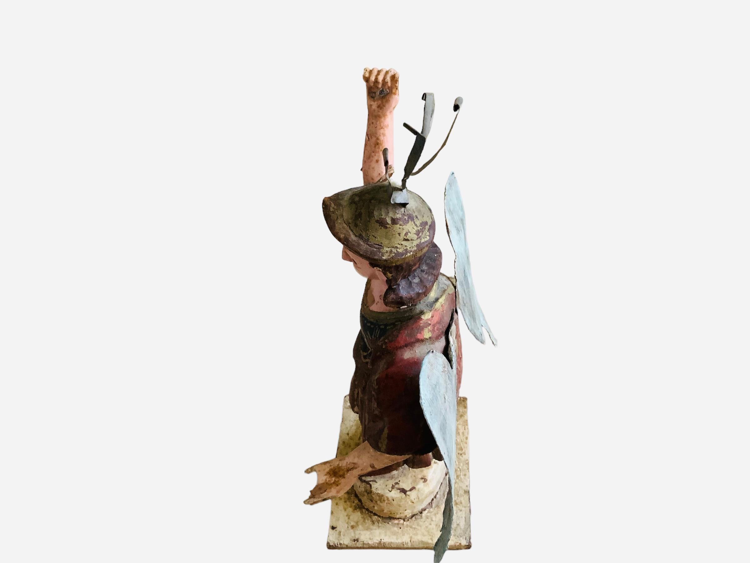Escultura latinoamericana Santos de Palos San Miguel tallada en madera en venta 4