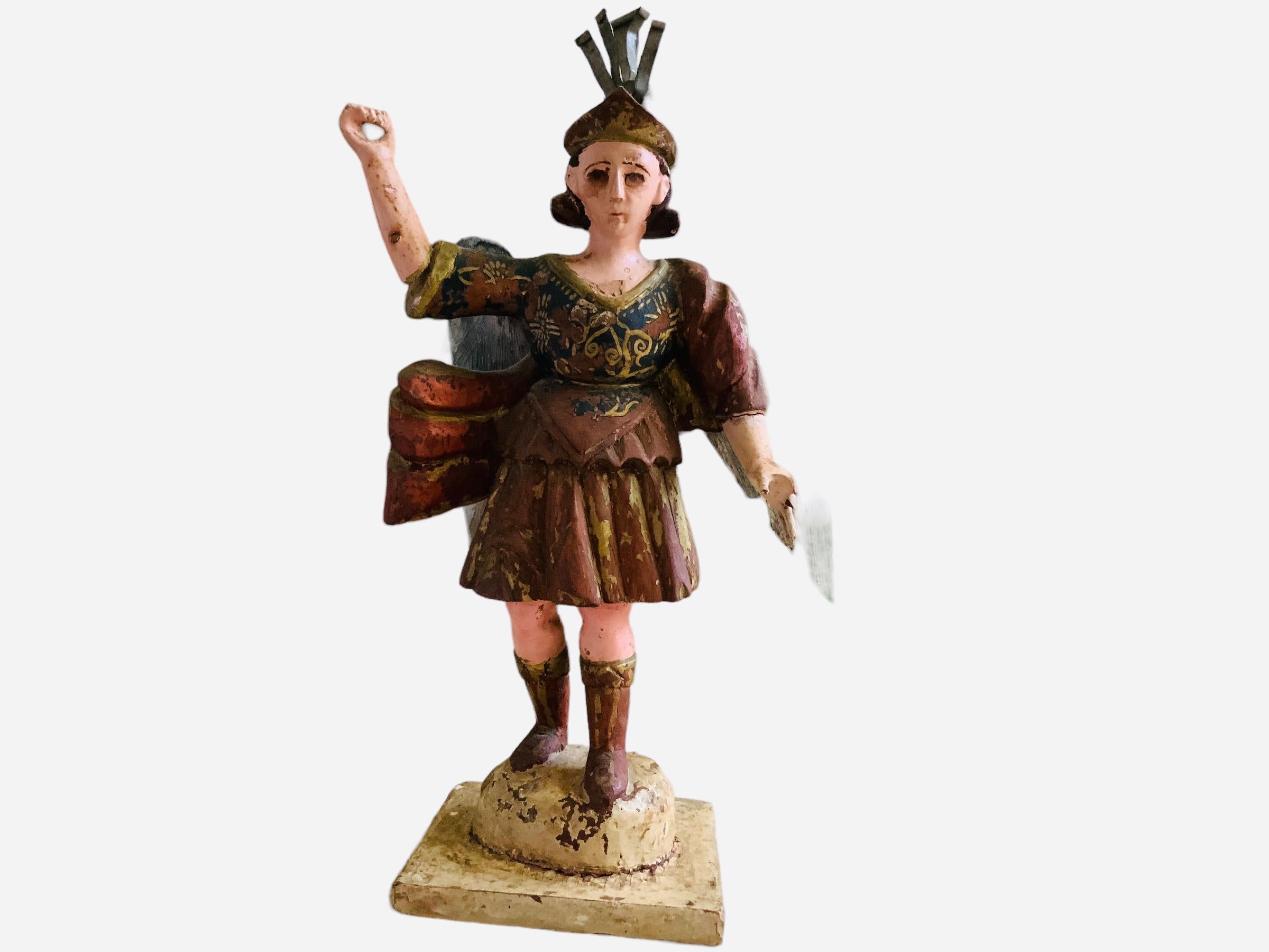 Escultura latinoamericana Santos de Palos San Miguel tallada en madera en venta 5