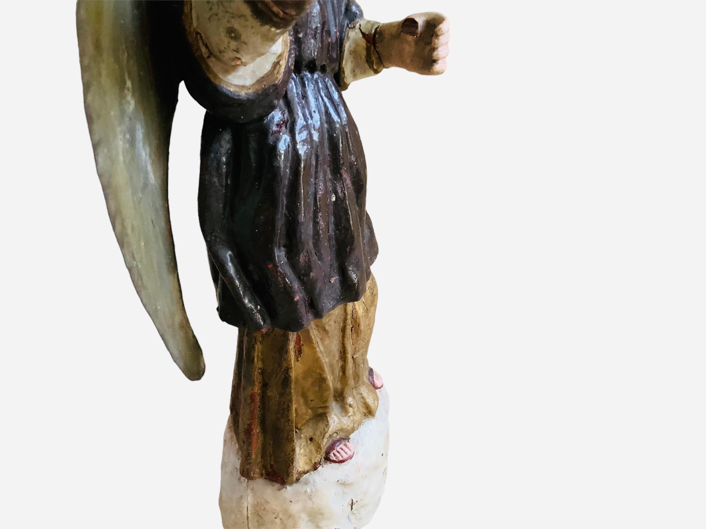 Scultura di San Raphael in legno intagliato in latino-americano Santos de Palos in vendita 3