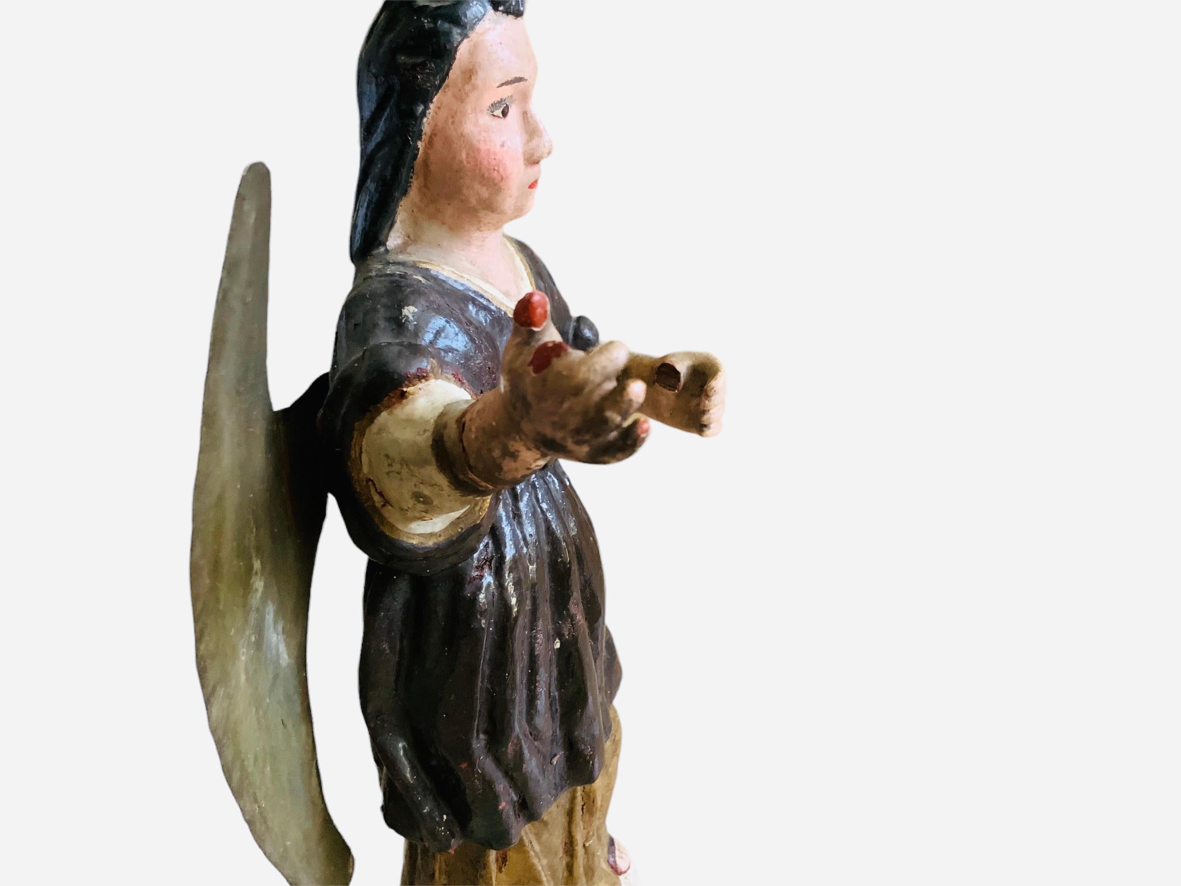 Scultura di San Raphael in legno intagliato in latino-americano Santos de Palos in vendita 5