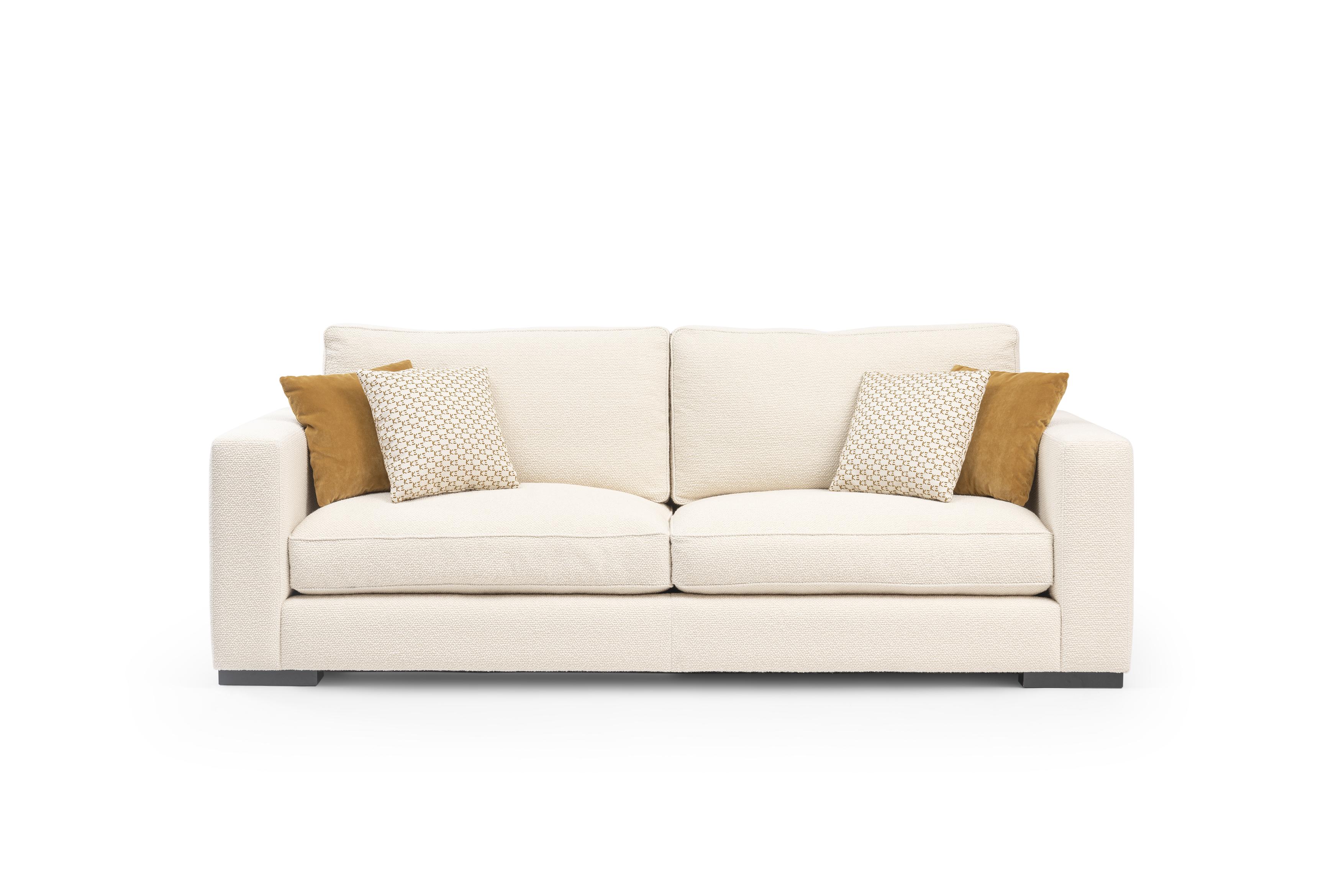 Canapé Latitude de RALPH M
Dimensions : L 260 x P 90 x H 89 cm : L 260 x P 90 x H 89 cm. 
MATERIAL : Hêtre massif, panneaux de particules, Fabrice.

Détails : 
Cadre : Panneaux en hêtre massif et panneaux de particules.
Ressorts d'assise : Ressorts