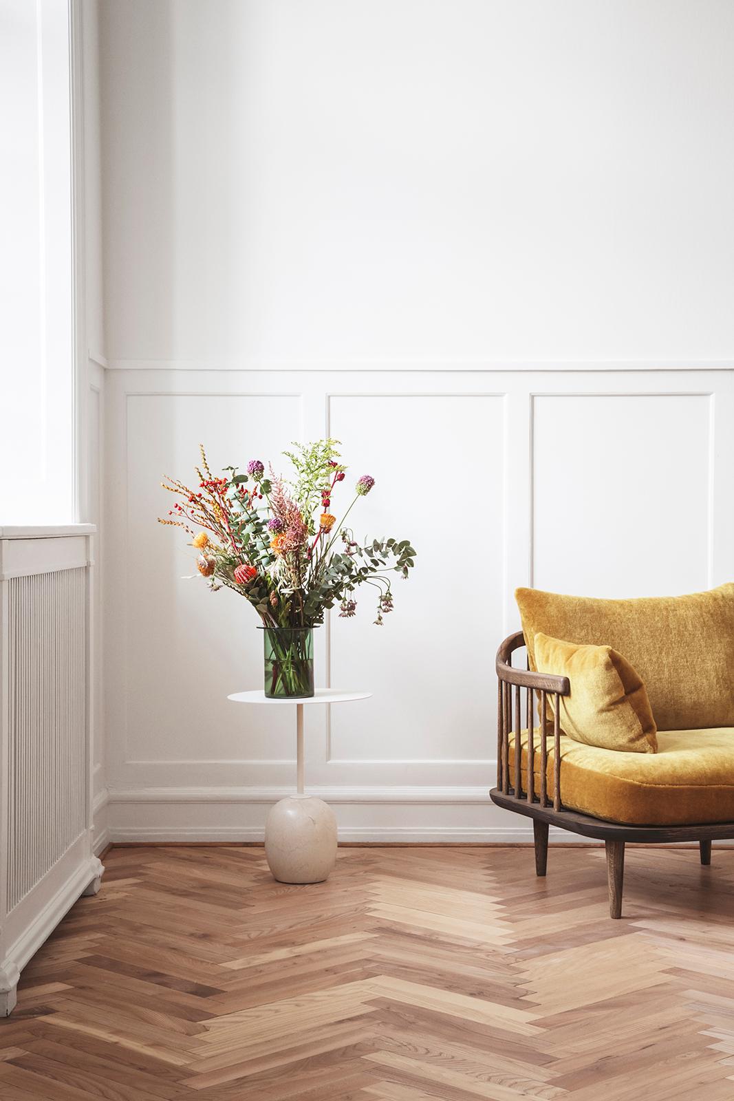 At first glance, Lato resembles a sculpture, with its slim, Oval table top balanced by an oval-shaped base. Measure: ln9
The marble is turned into shape on a lather and then honed to a semi Matt finish.
This table is made from white steel & crema