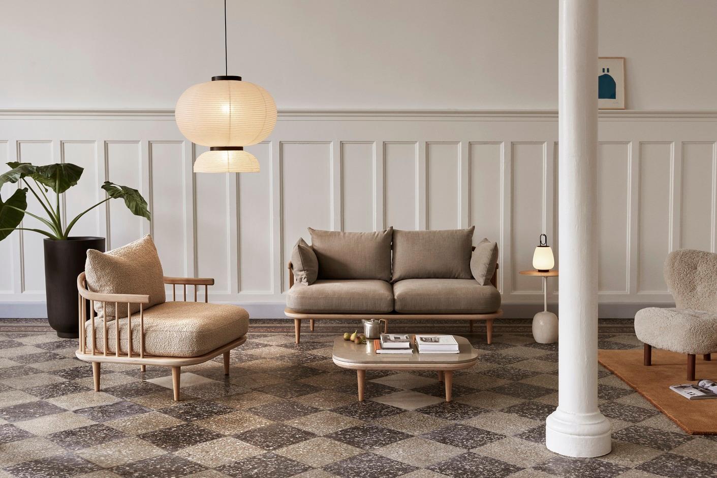 At first glance, Lato resembles a sculpture, with its slim, oval table top balanced by an oval-shaped base. 
The marble is turned into shape on a lathe and then honed to a semi Matt finish. 
Striking, graphic and poetic, its purity of form is proof