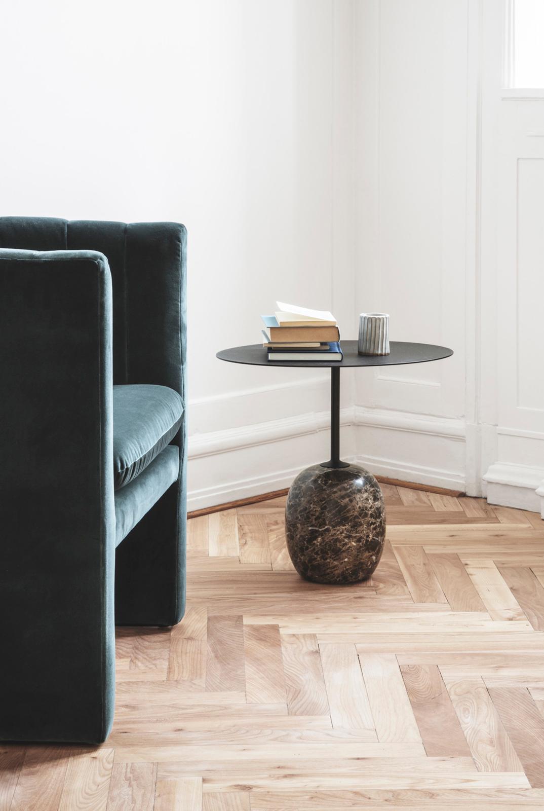 At first glance, Lato resembles a sculpture, with its slim, Oval table top balanced by an oval-shaped base. 
The marble is turned into shape on a lather and then honed to a semi Matt finish.
This table is made from Warm Black steel & Emparador