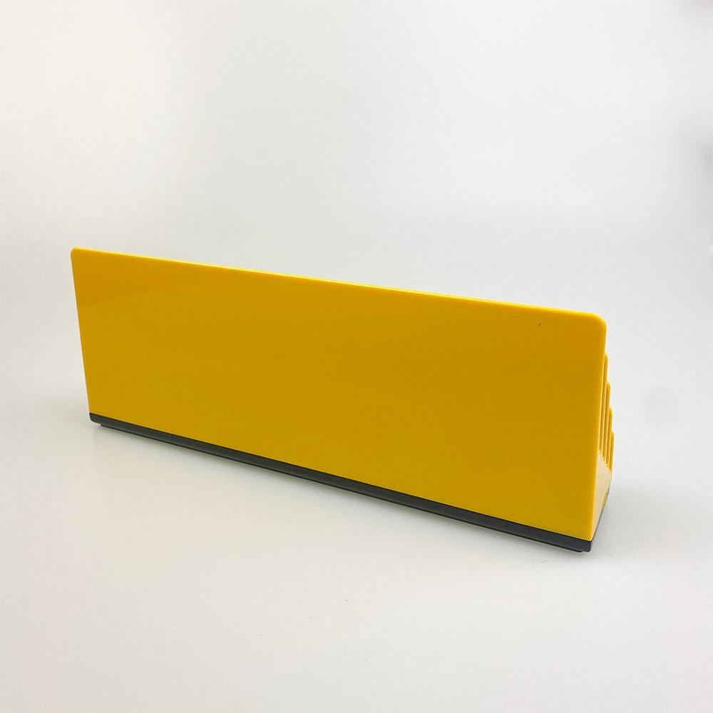 Bracket Letters Podio 921, design by Pirovan Rhino for Rexite, Italy 1970s

Yellow ABS plastic, black base.

Small cracks on the front, see photos.

Dimensions: 24x5x9 cm.
