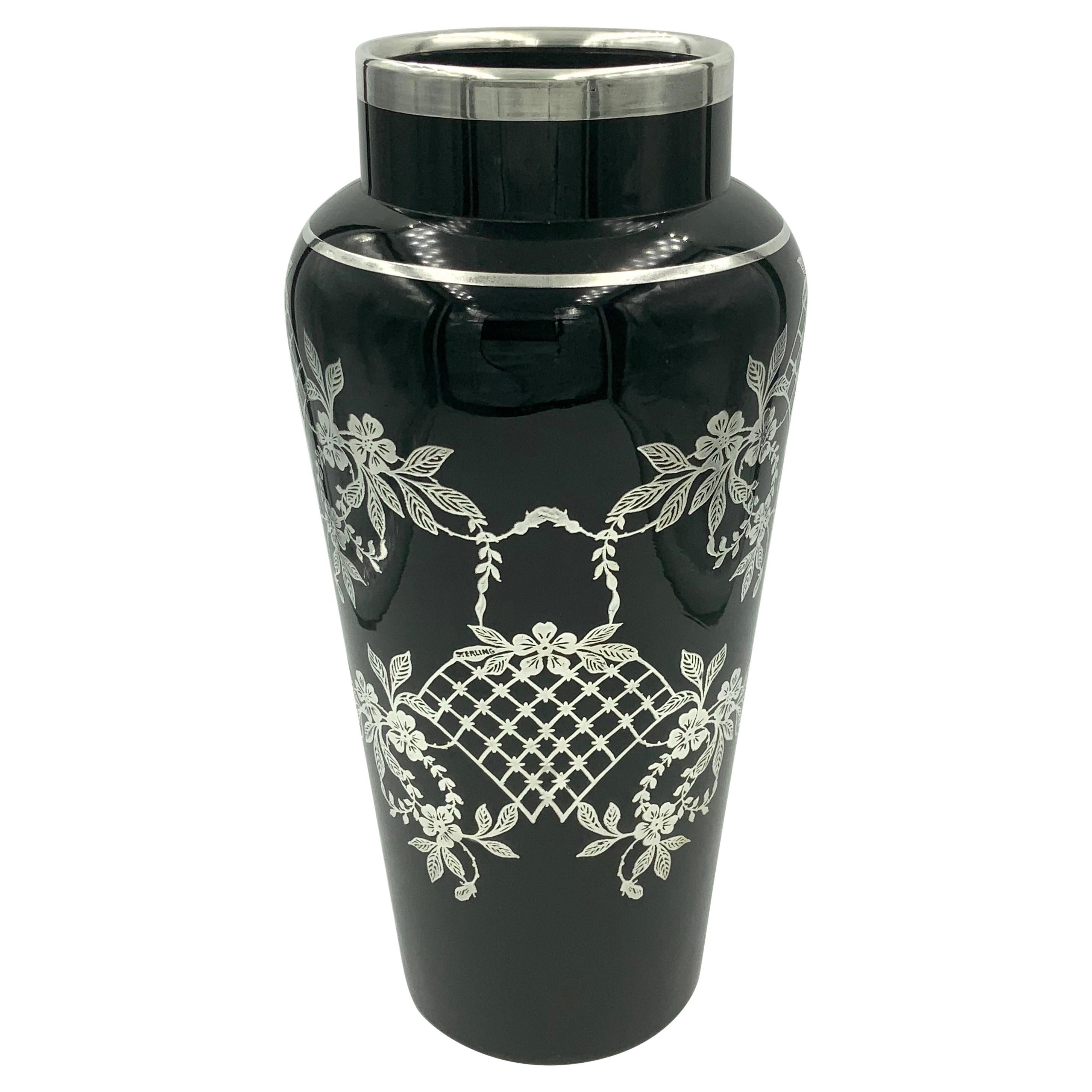 Lattice-Blumenvase aus schwarzem Amethystglas mit Blumenmuster aus Sterlingsilber-Overlay