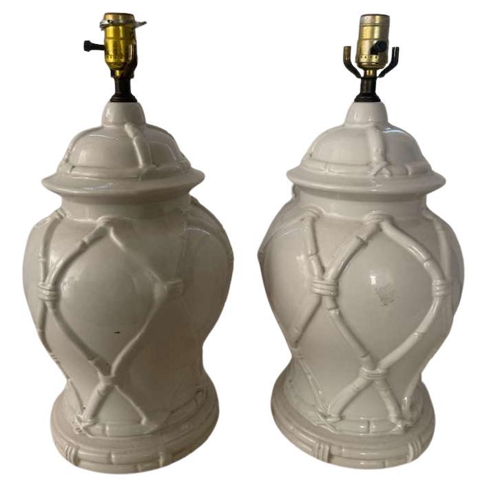 Lattice Ginger Jar Table Lamps - a Pair in vendita