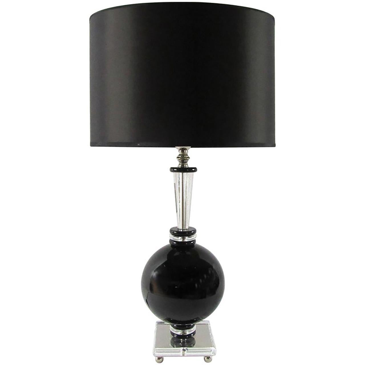 
Laudarte Srl Leo Mirai Lámparas de mesa Odessa de cristal de Bohemia, Pareja

Se ofrece a la venta un par de lámparas de mesa Odessa con una elegante estructura de latón y cuerpos de cristal de Bohemia transparente y negro de Laudarte Srl de