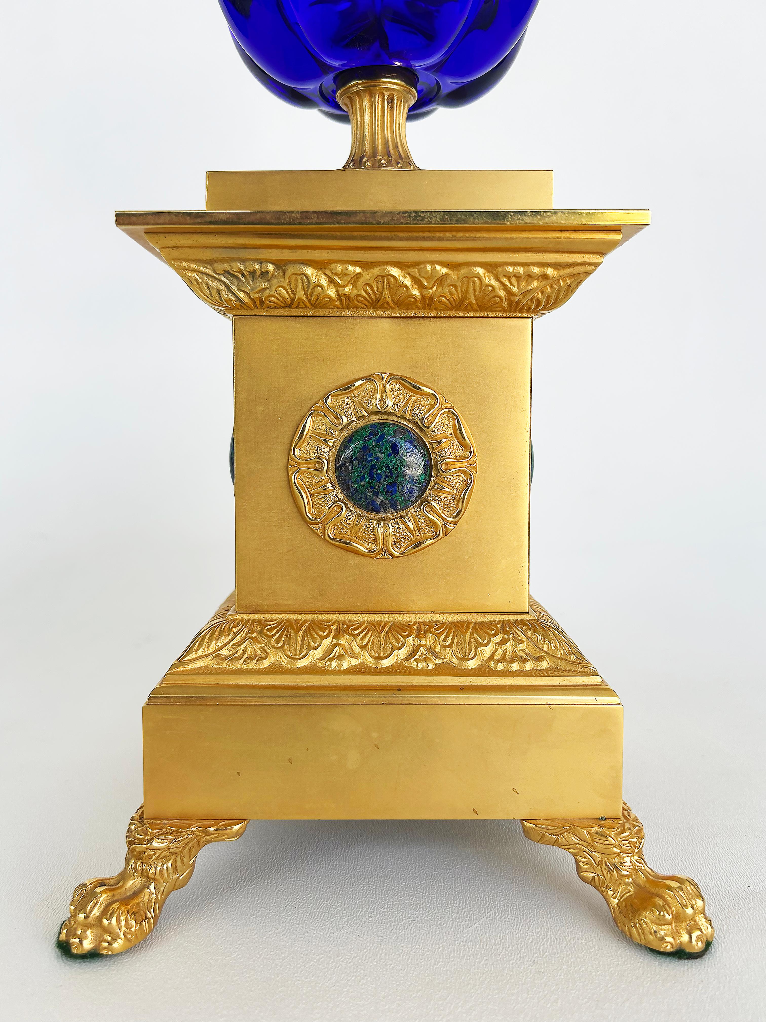 Laudarte SRLCurna de cristal cobalto, bronce dorado oro 24K con piedra malaquita, Italia siglo XX en venta
