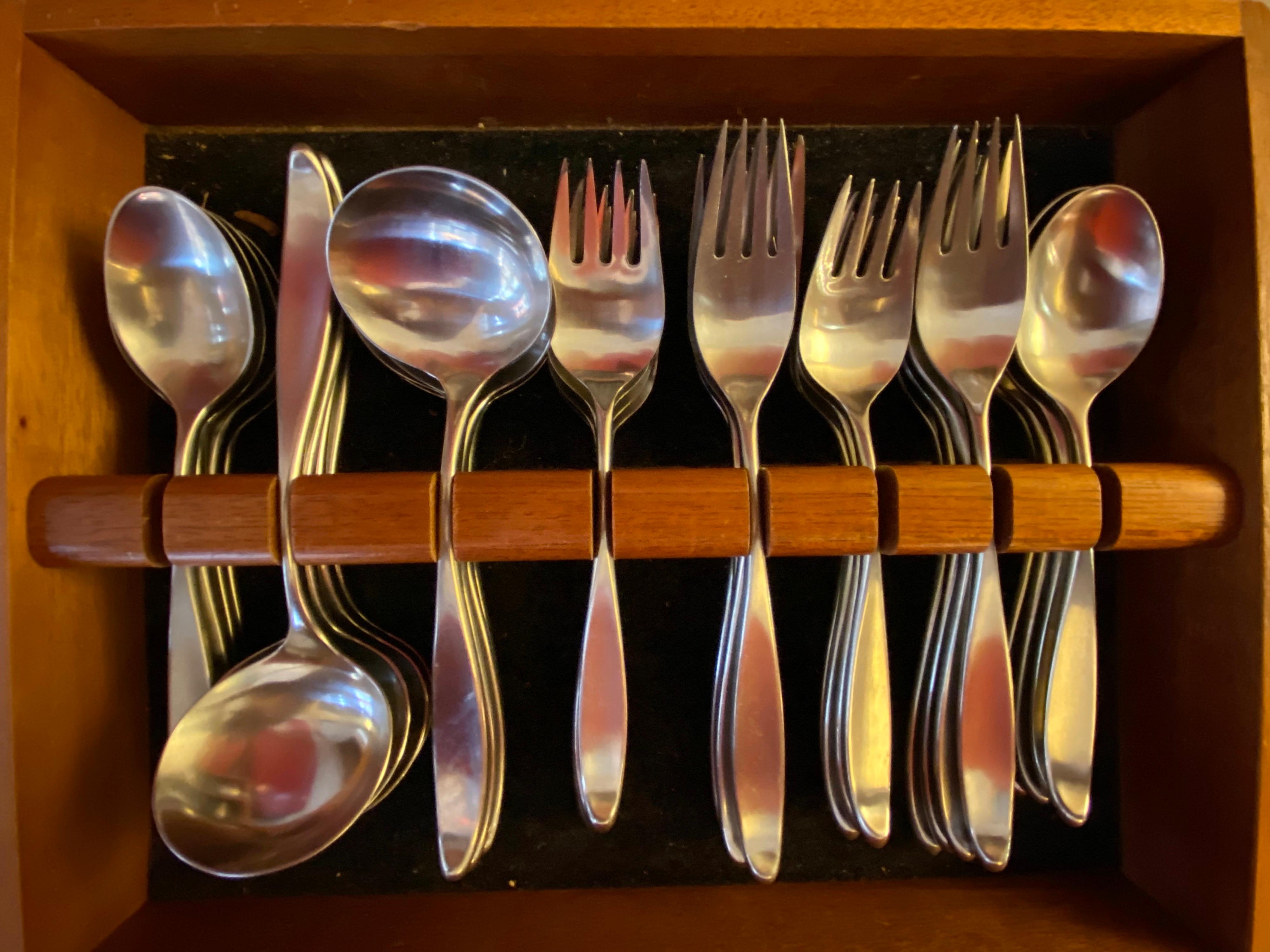 Scandinavian Modern Lauffer Design 2 Designed by Don Wallance Service for 8 Stainless Flatware Set