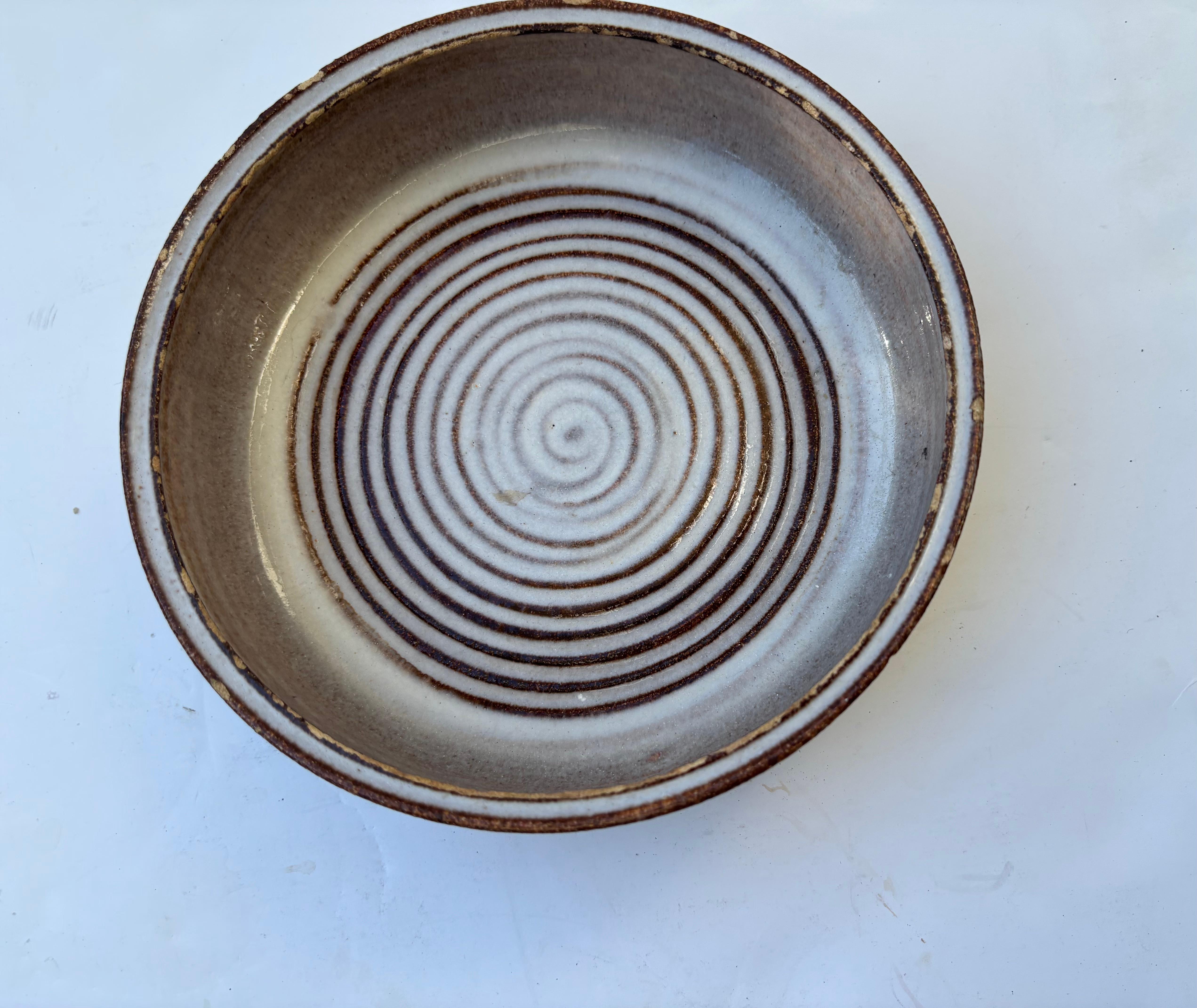 Nice and traditional Laura Andreson pottery / ceramic bowl, signed and dated 1952
