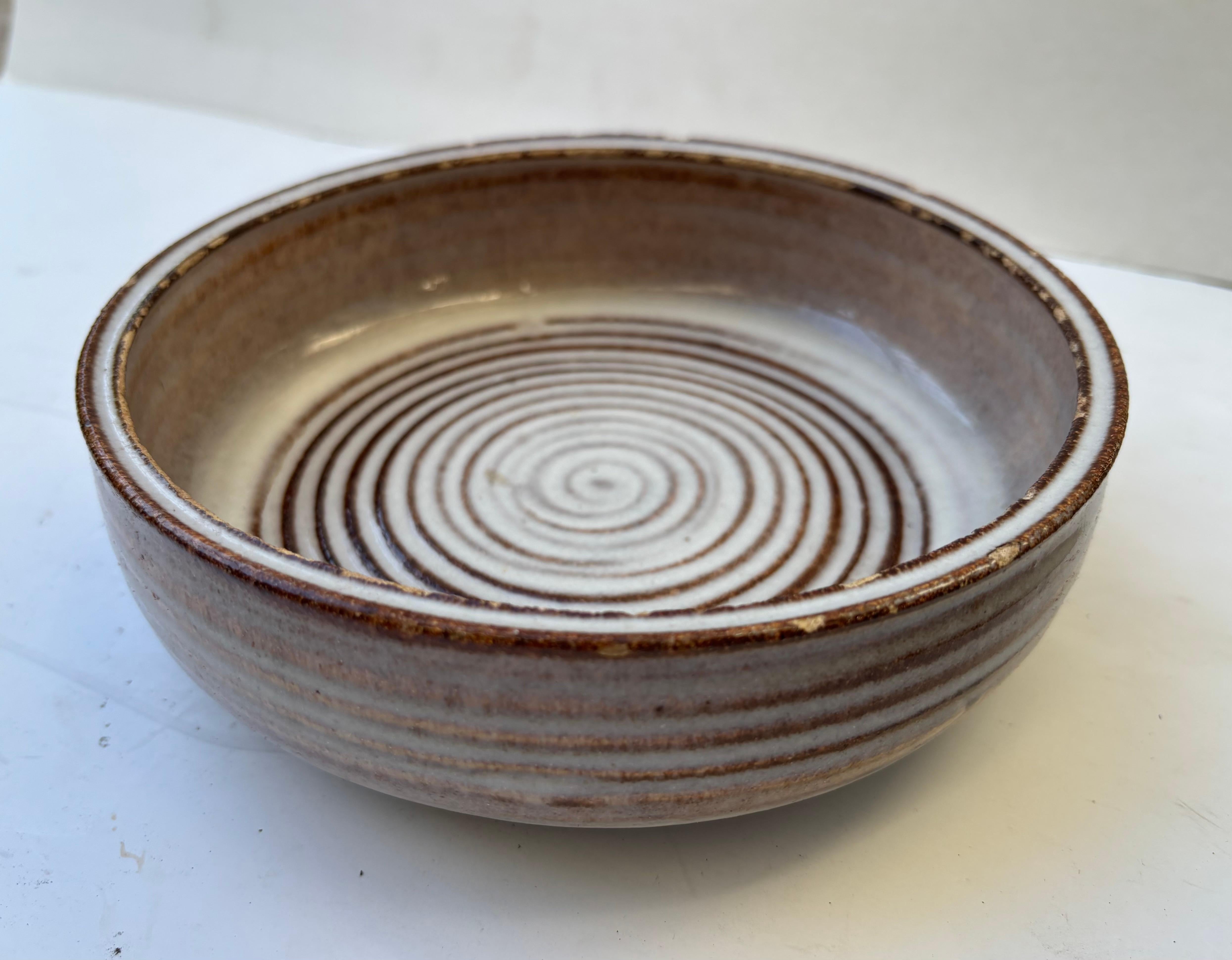 Laura Andreson ceramic/pottery bowl signed and dated 1952 im Zustand „Gut“ im Angebot in Los Angeles, CA