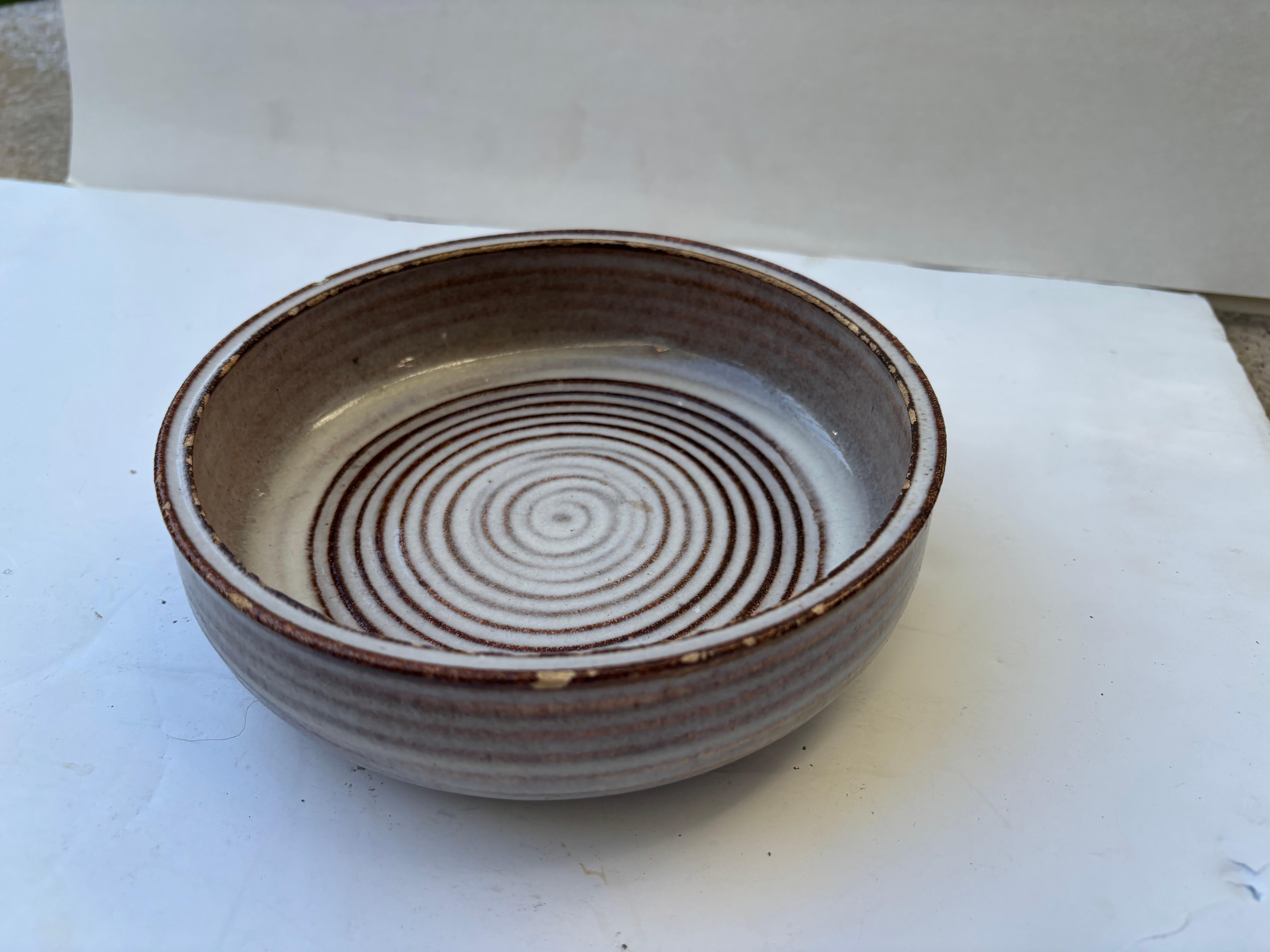 Laura Andreson ceramic/pottery bowl signed and dated 1952 (Mitte des 20. Jahrhunderts) im Angebot