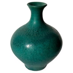 Laura Andreson vase en céramique /poterie avec glaçure mate verte , signé , daté.