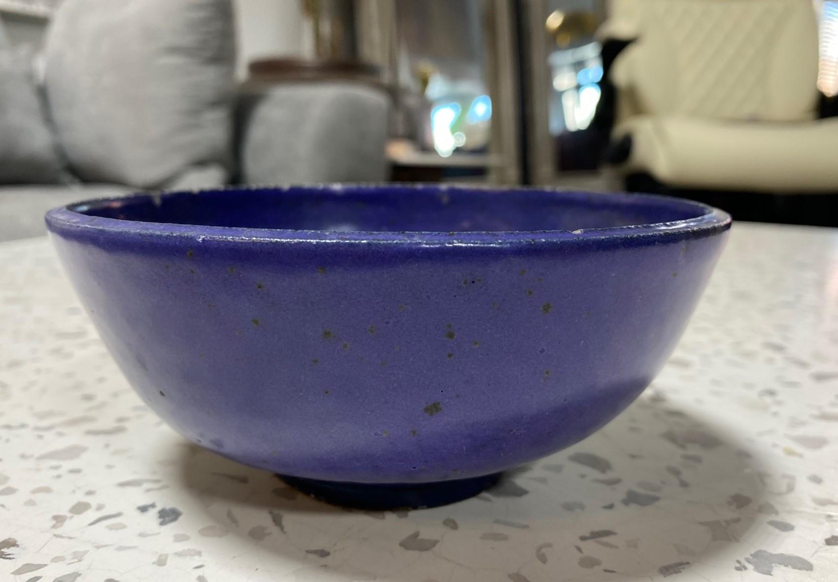 A wonderfully crafted and beautifully glazed bowl by renowned American California master potter Laura Andreson. This bowl features a deep, mesmerizing, rich purple/blue glaze. Gorgeous in its Mid-Century Modern design. 

Signed and dated (1958) on