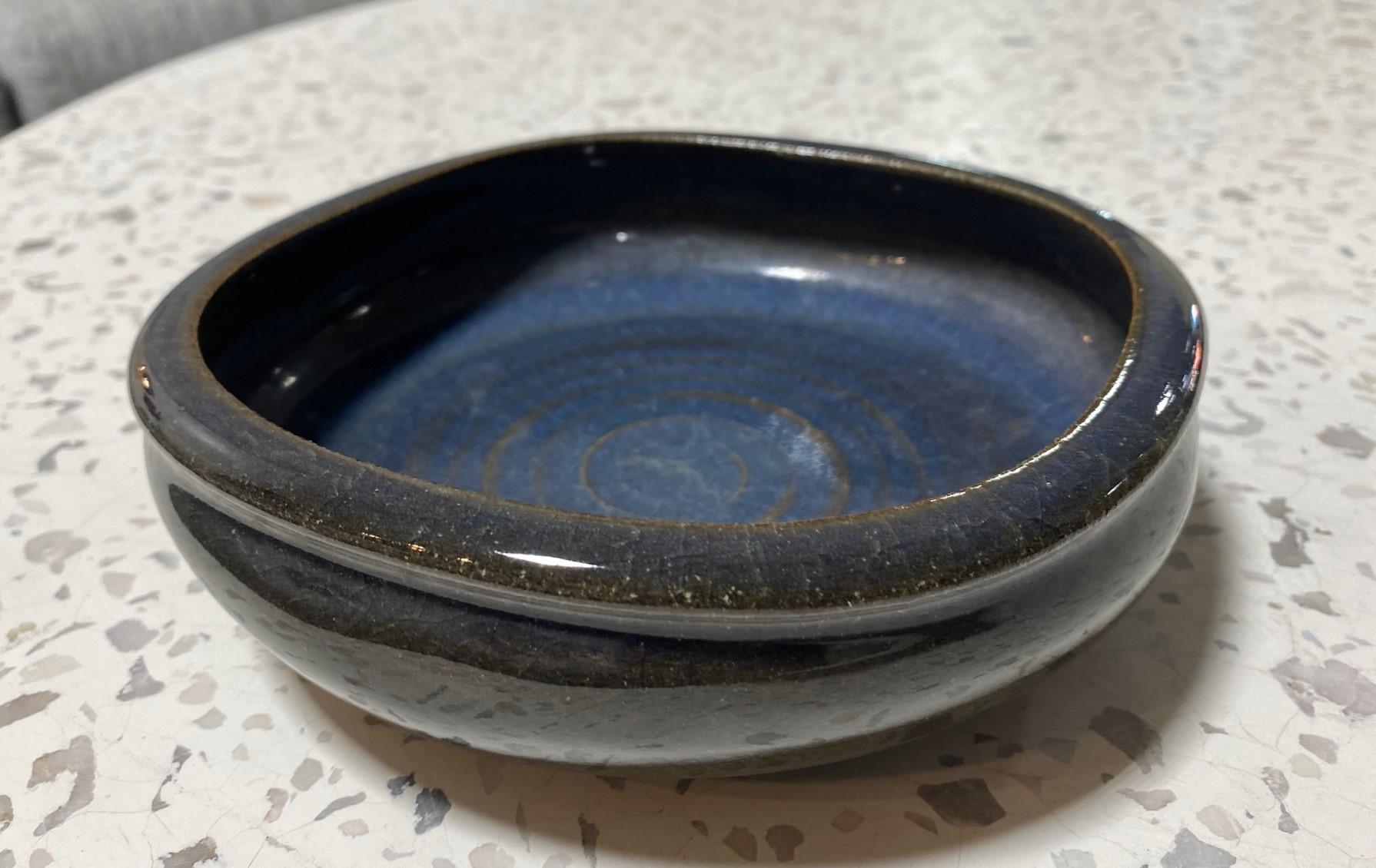 Laura Andreson Signed Glazed Mid-Century Modern California Studio Pottery Bowl In Good Condition For Sale In Studio City, CA