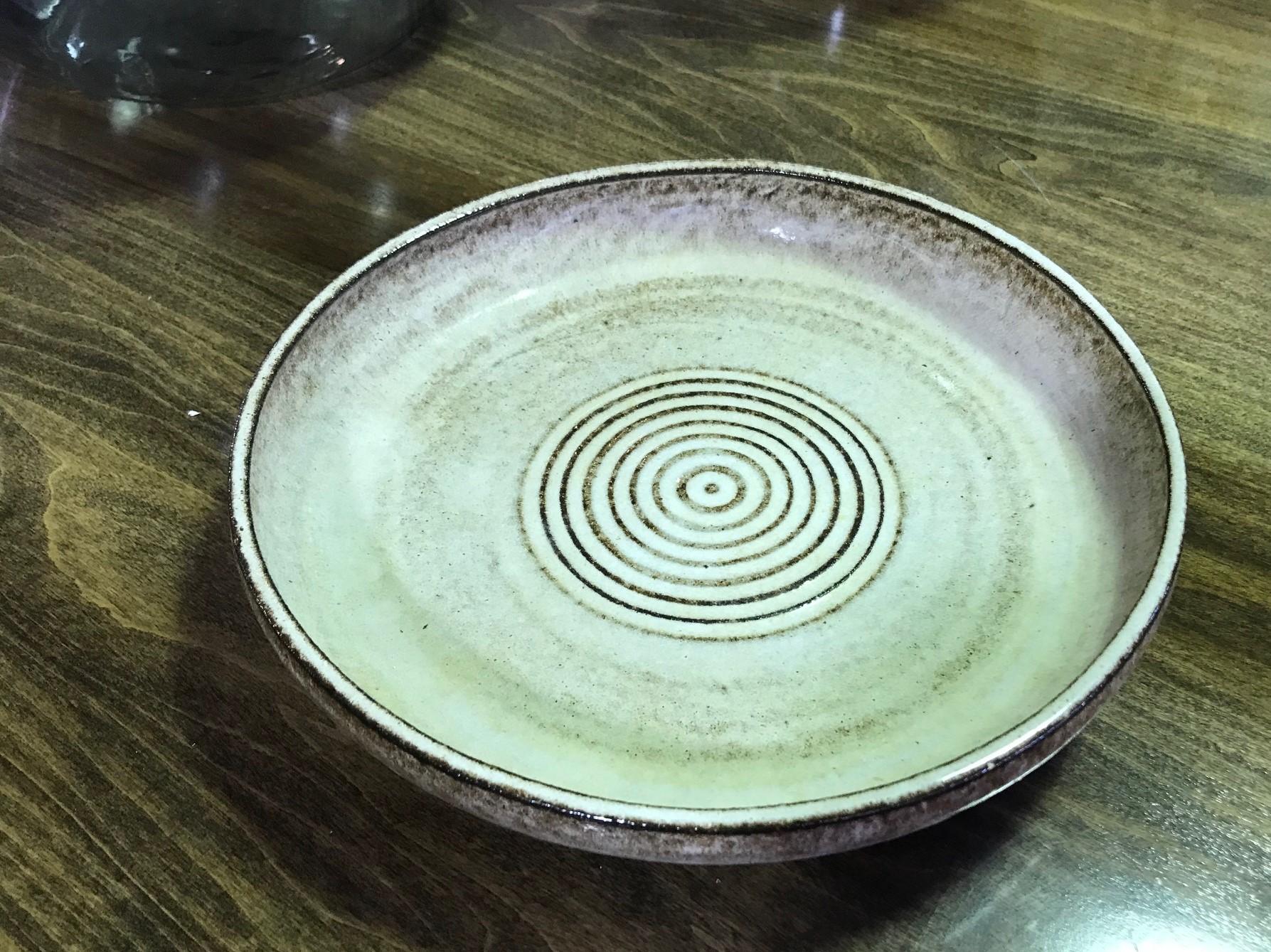 A wonderfully made and glazed large low bowl by renowned American potter Laura Andreson. Gorgeous in its Mid-Century Modern design and glowing pale color.

Signed and dated (1954) on the base by Andreson.

Would be a great addition to any