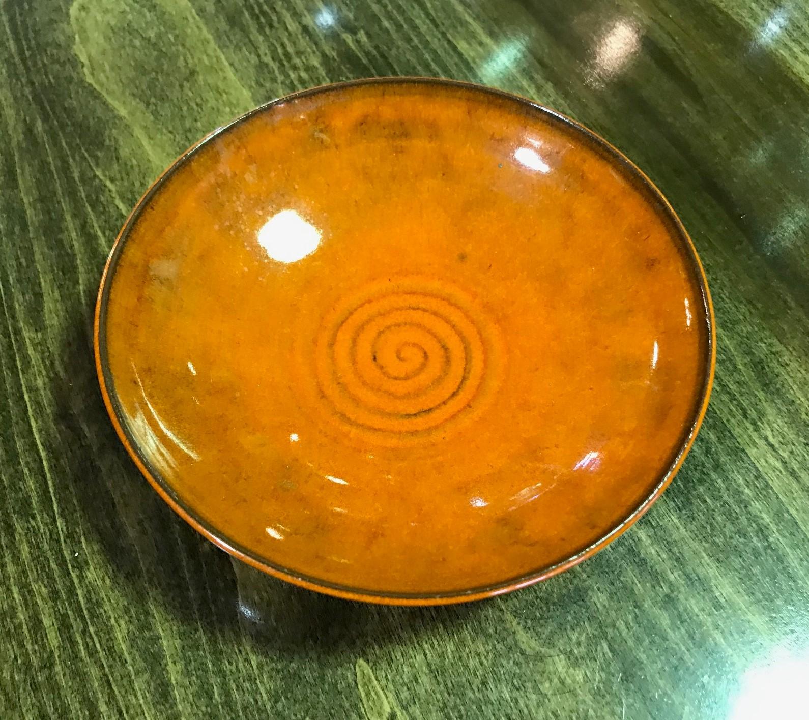 A fantastic, wonderfully glazed bowl by renowned American potter Laura Andreson. Gorgeous in design and color featuring her highly coveted red glaze. 

Signed and dated (1951) on the base by Andreson.

Would be a great addition to any midcentury