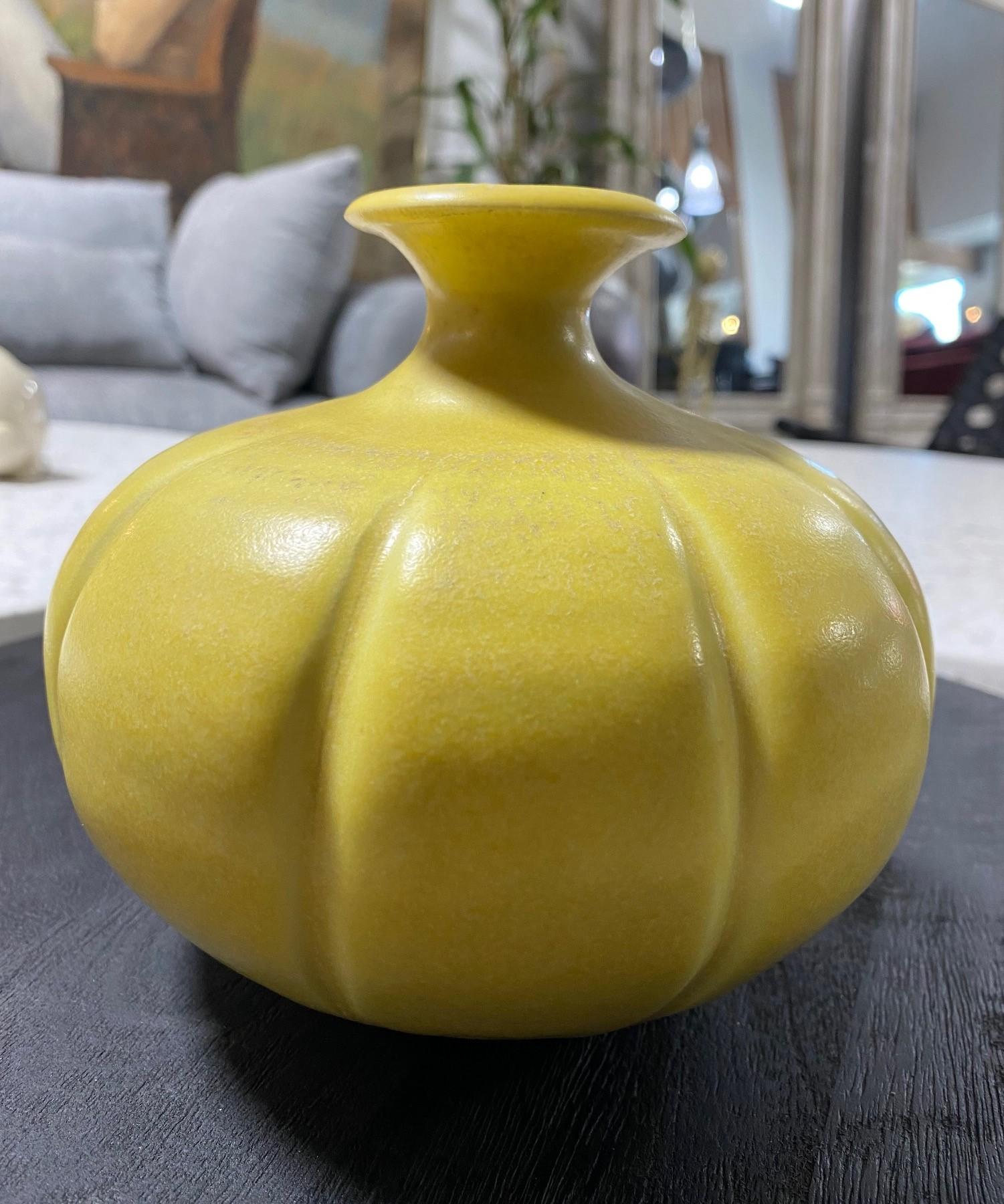 A wonderfully crafted and beautifully glazed vase by renowned American California master potter Laura Andreson. Gorgeous in its Mid-Century Modern design and color - a scarce and beautiful yellow glaze. 

Signed on the base by Andreson.

A quite