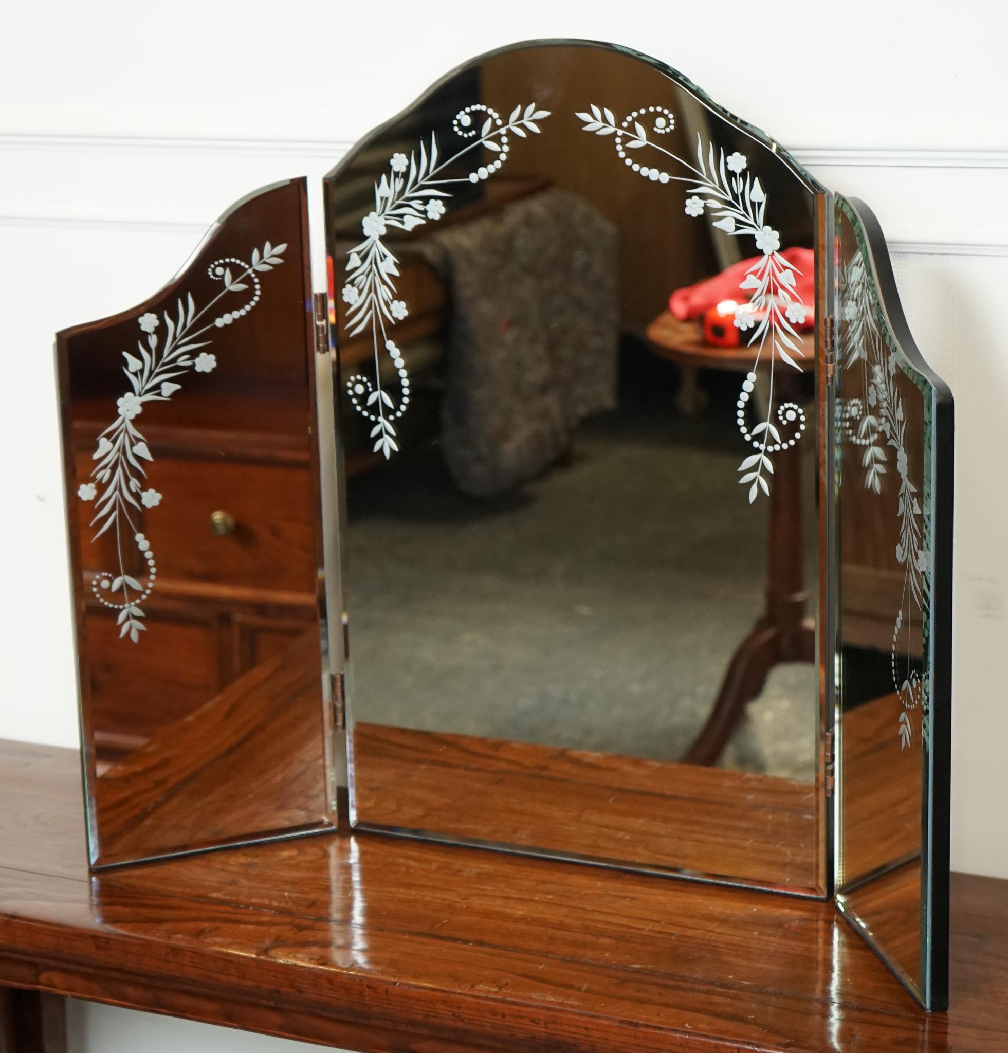 We are delighted to offer for sale this Laura Ashley Trifold Venetian Trifold Mirror.

These mirrors are designed to put on a dressing table, but can pretty much be placed anywhere you desire.

Please carefully examine the pictures to see the