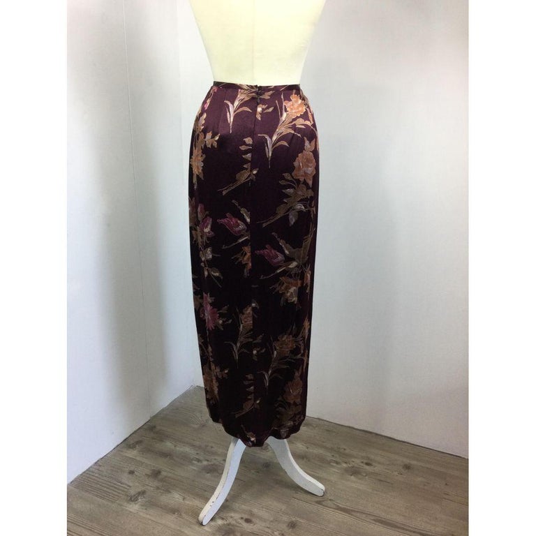 Laura Ashley Viscose Skirt in Burgundy

Laura Ashley skirt. 
In viscose and wool. 
Burgundy color with flower print. 
Faux wallet closure. 
Back closure with zip and button. Size 14 UK. 
Measures 36cm waist and 93cm long. 
Good overall condition,