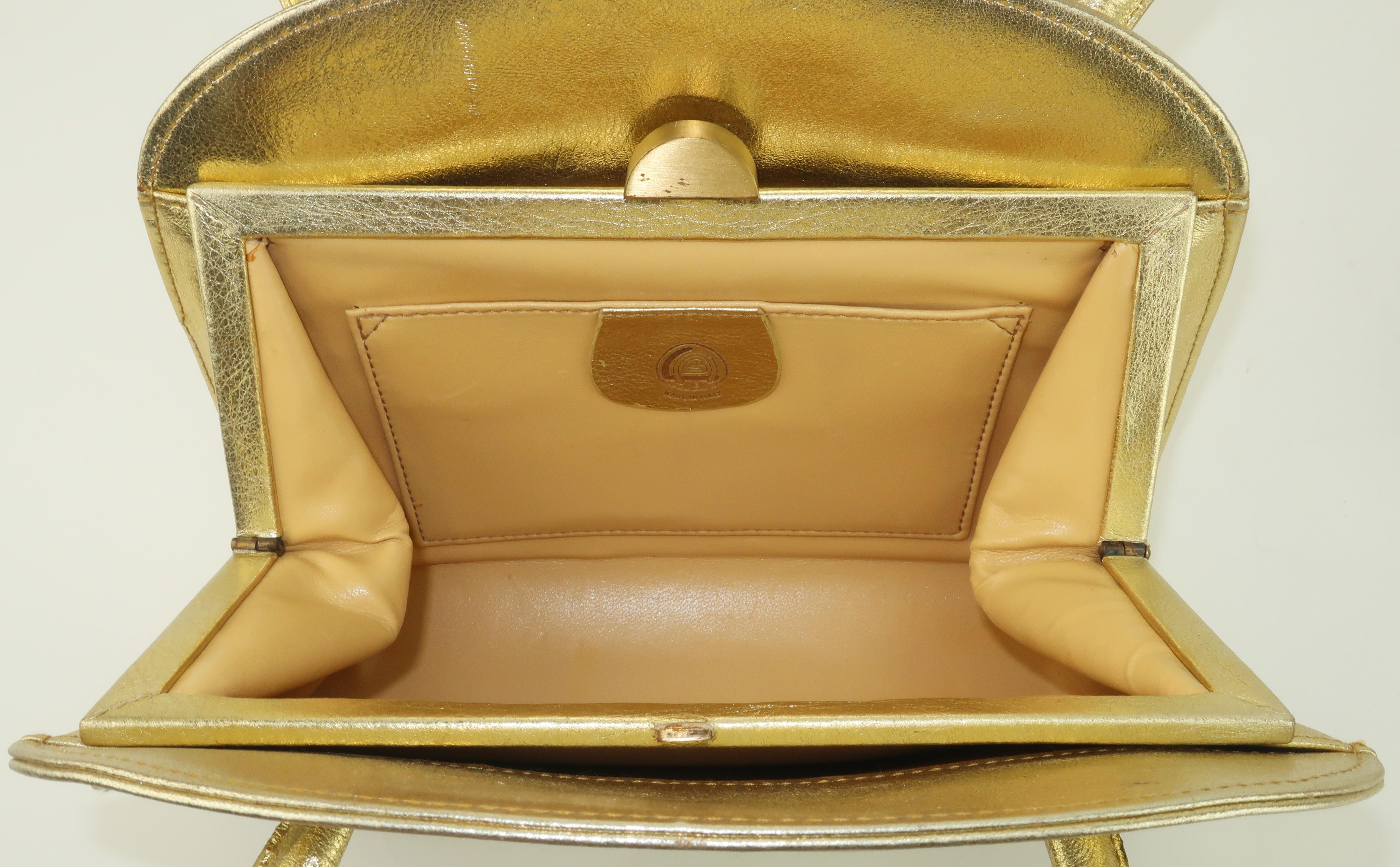 Sac à main en cuir doré attribué à Laura Biagiotti, années 1970 en vente 3