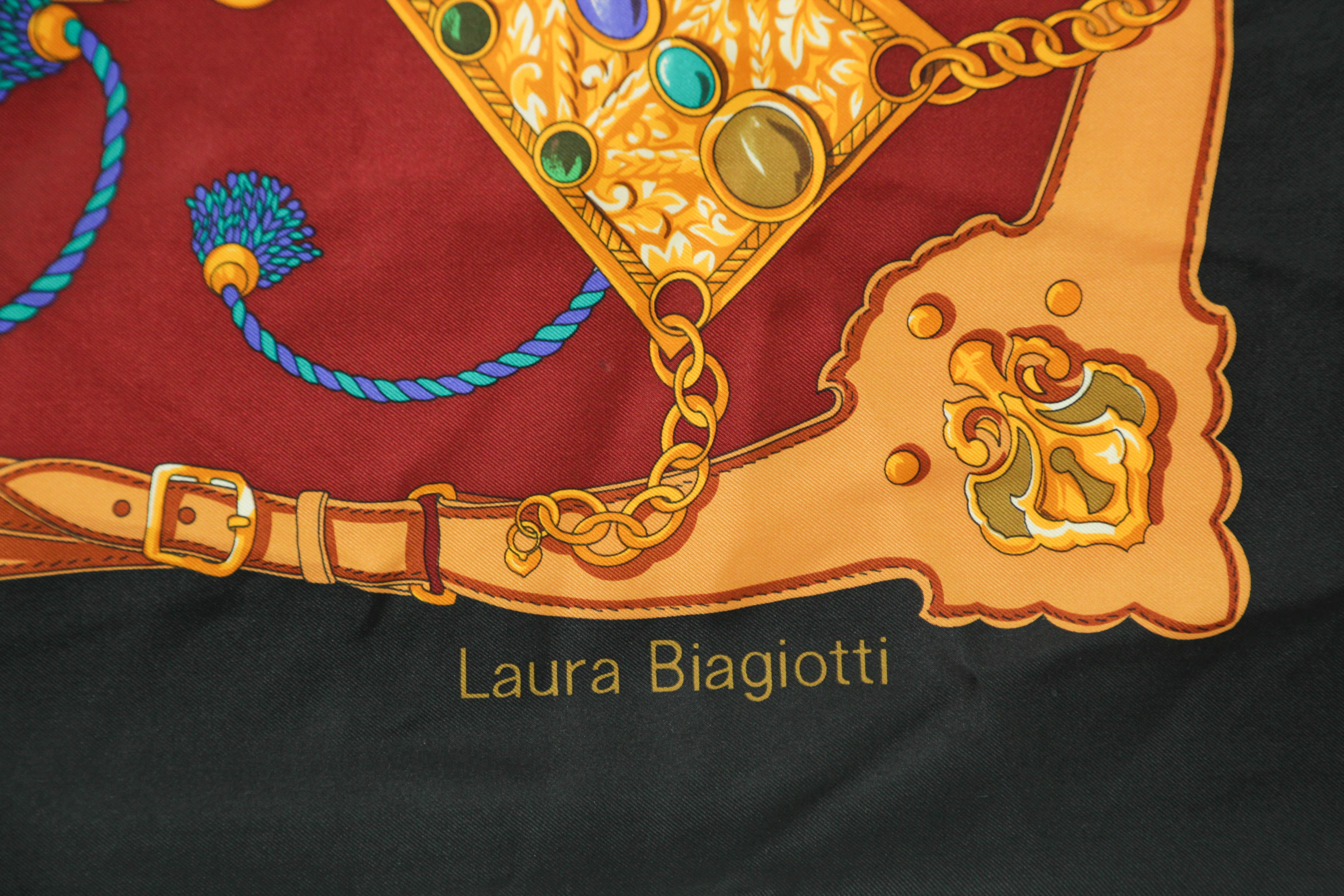 Laura Biagiotti Seidenschal, handgerollte Ränder, Goldschmuckdruck, Italien im Angebot 9