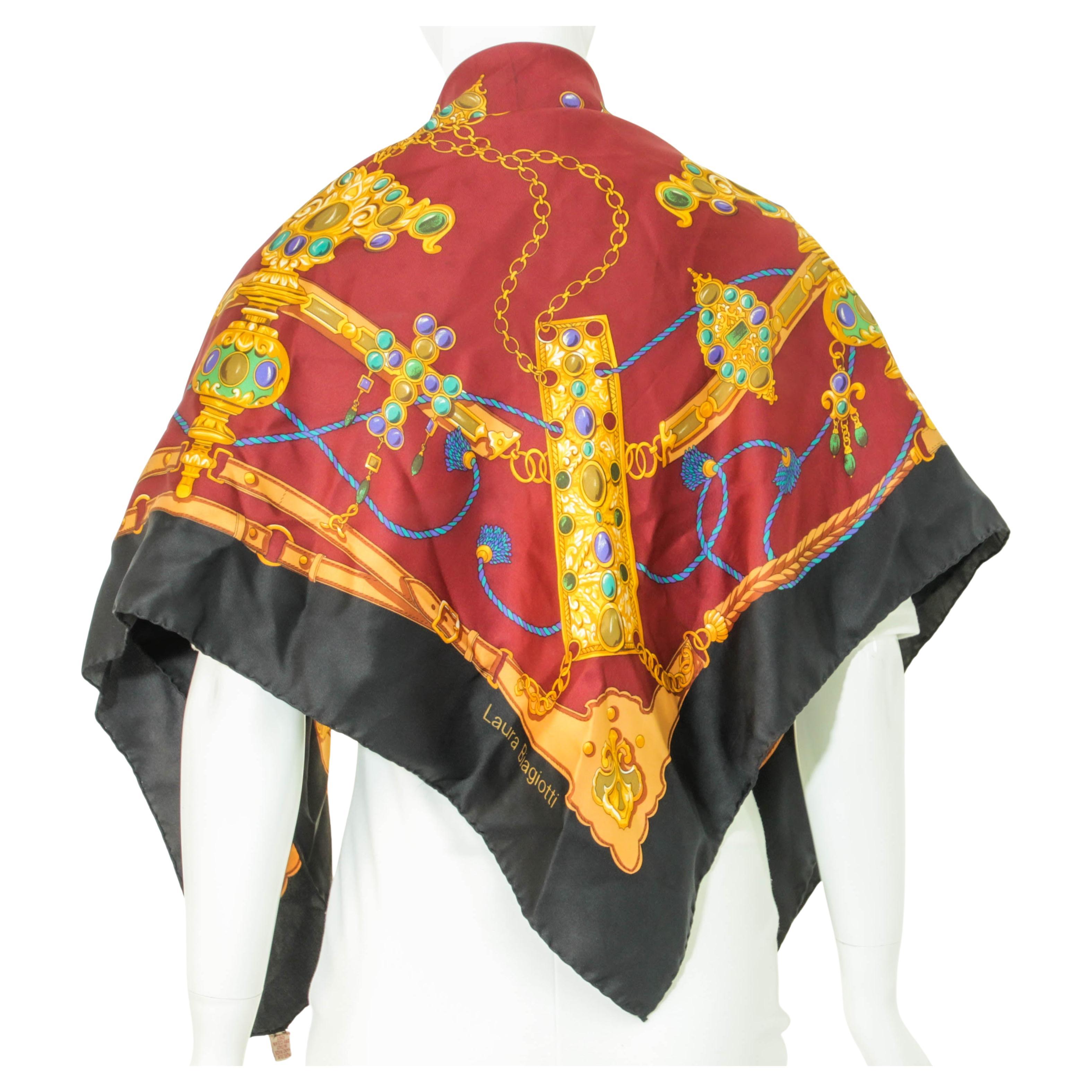Laura Biagiotti Seidenschal, handgerollte Ränder, Goldschmuckdruck, Italien im Angebot