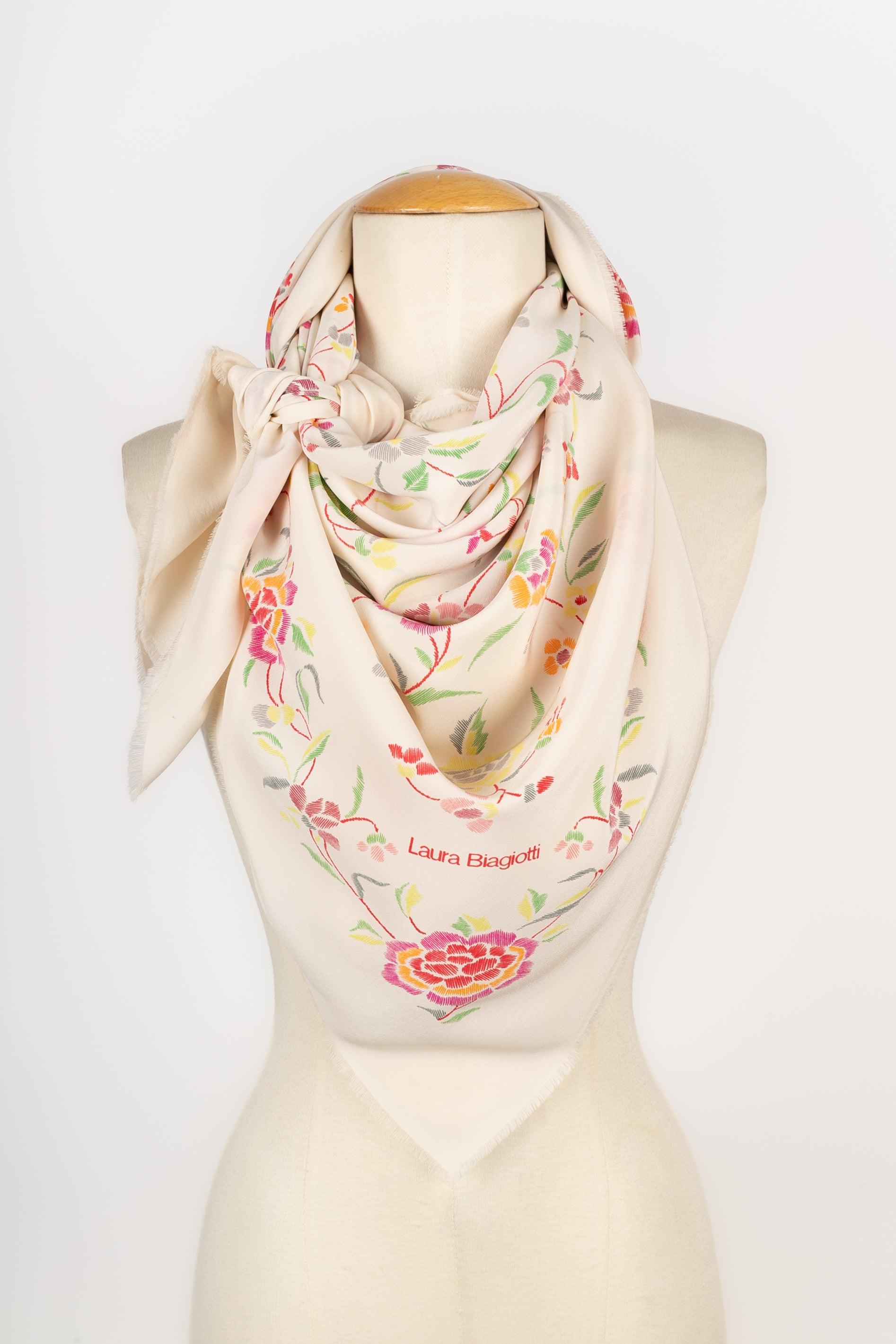 Beige Laura Biagiotti Stola in seta stampata con fiori multicolore in vendita
