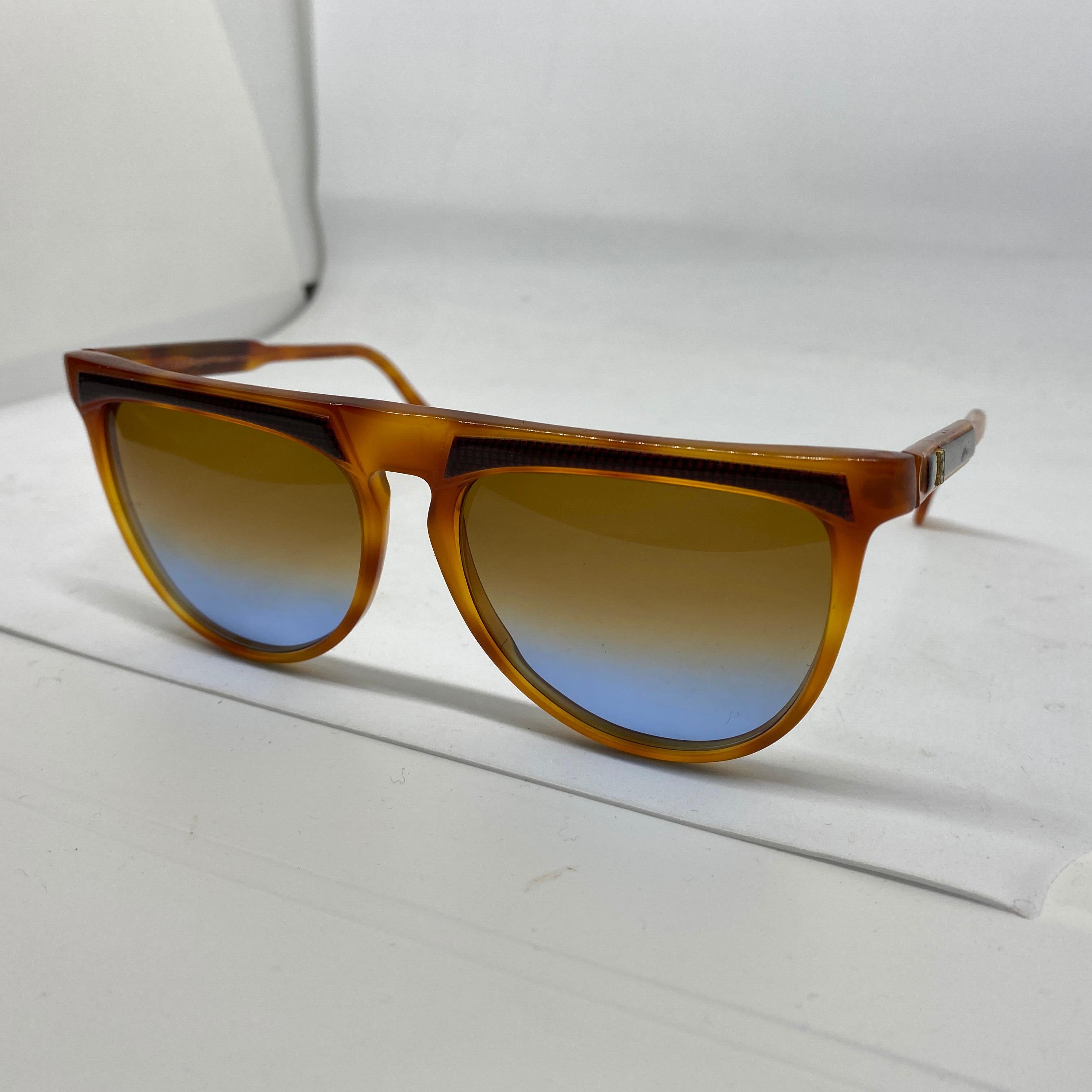 Never used italian vintage sunglasses designed by Laura Biagiotti in perfect conditions