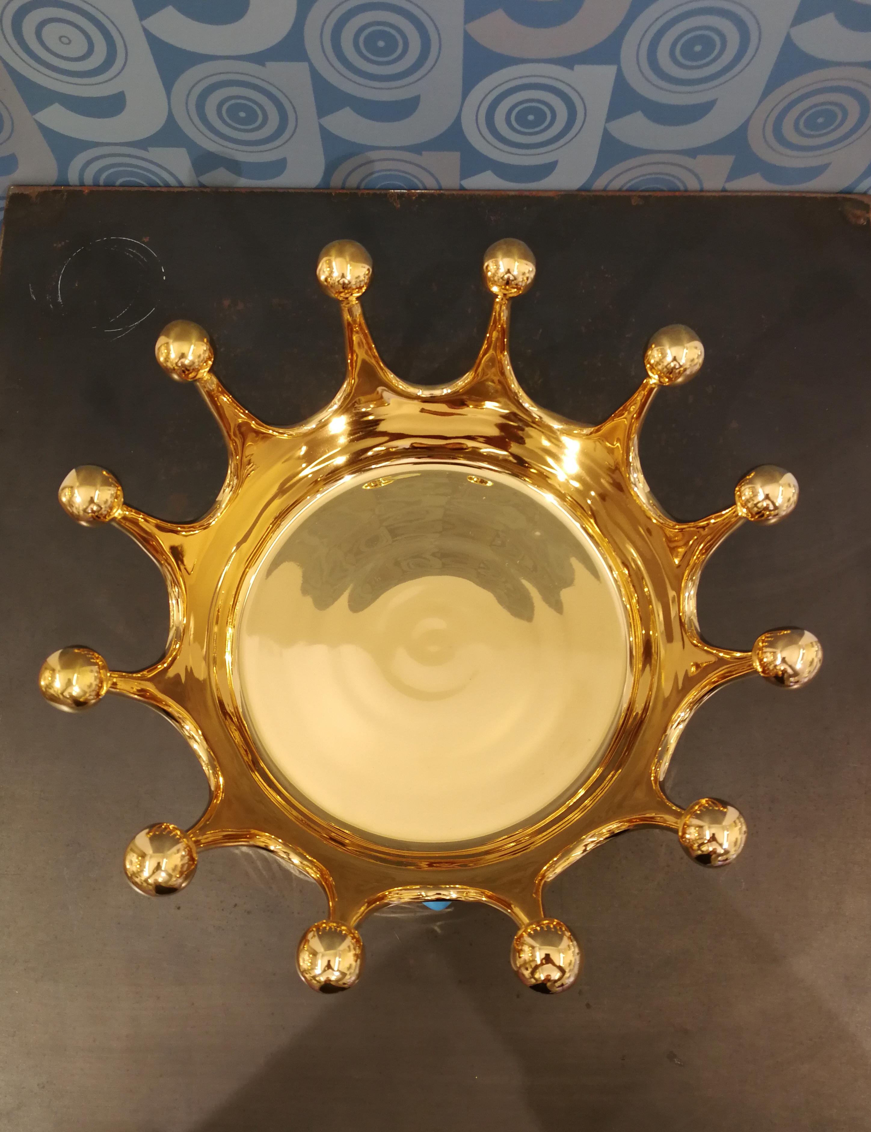 Kronenschale/Korb aus Keramik, Gatti 1928, handgefertigt, mit goldfarbenen Edelsteinen (Italienisch) im Angebot