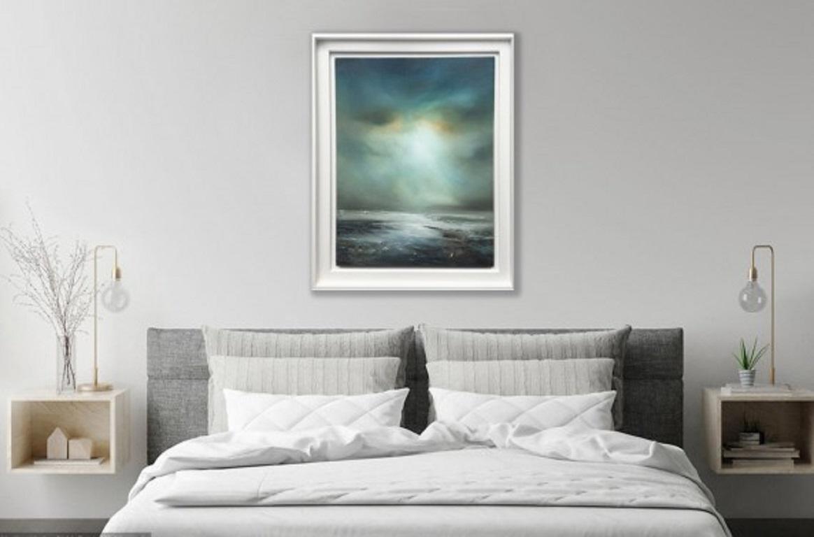 Low Tide, Laura Dunmow, Original gerahmtes Gemälde, Moderne impressionistische Wolken (Grau), Landscape Art, von LAURA DUNMOW