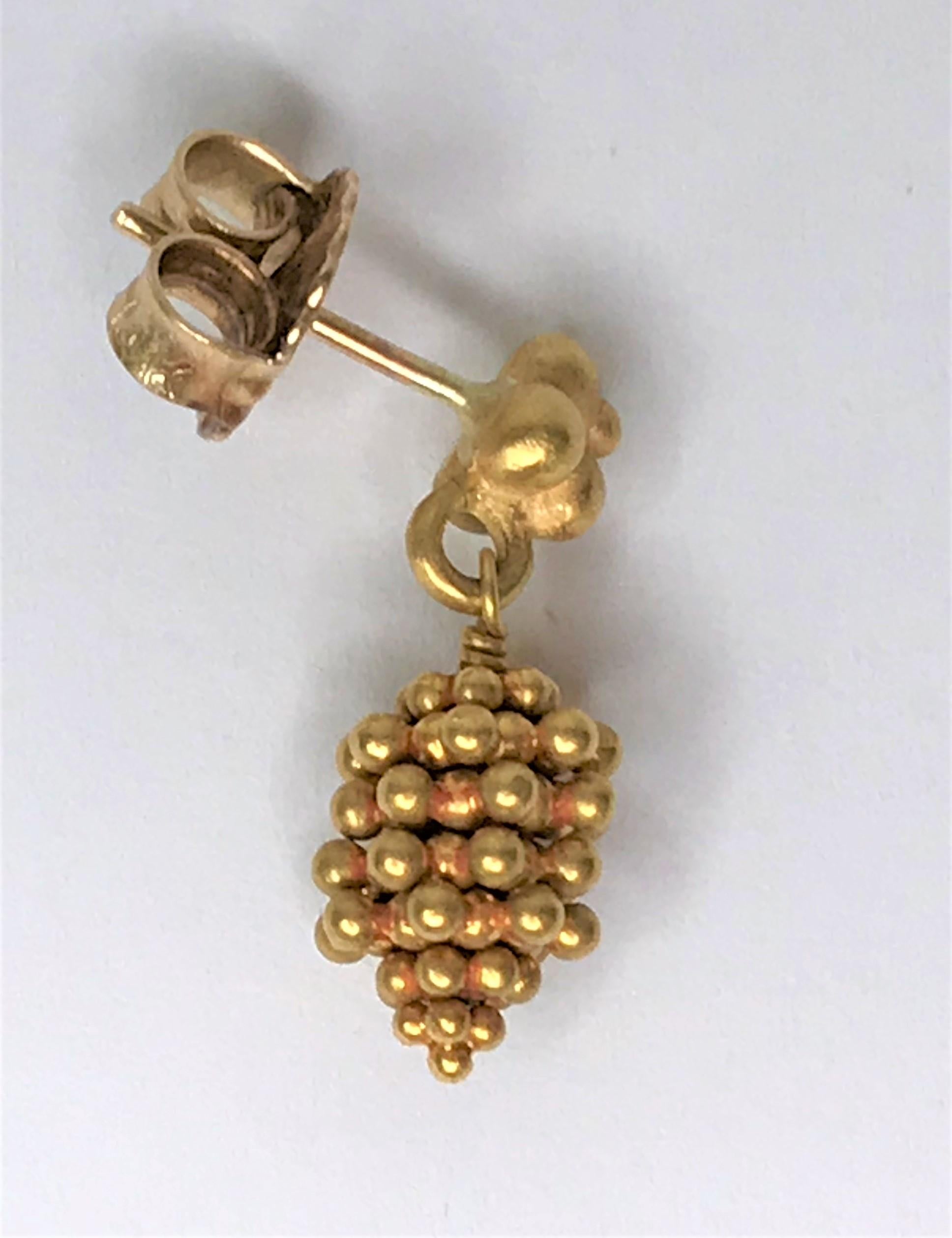 By designer Laura Gibson, these darling earrings are an easy to wear staple.
22 karat yellow gold 'acorn' style dangle
Approximately 18mm long (including stud and dangle) x 7mm wide
Post with friction back
Large, 14K yellow gold backs

