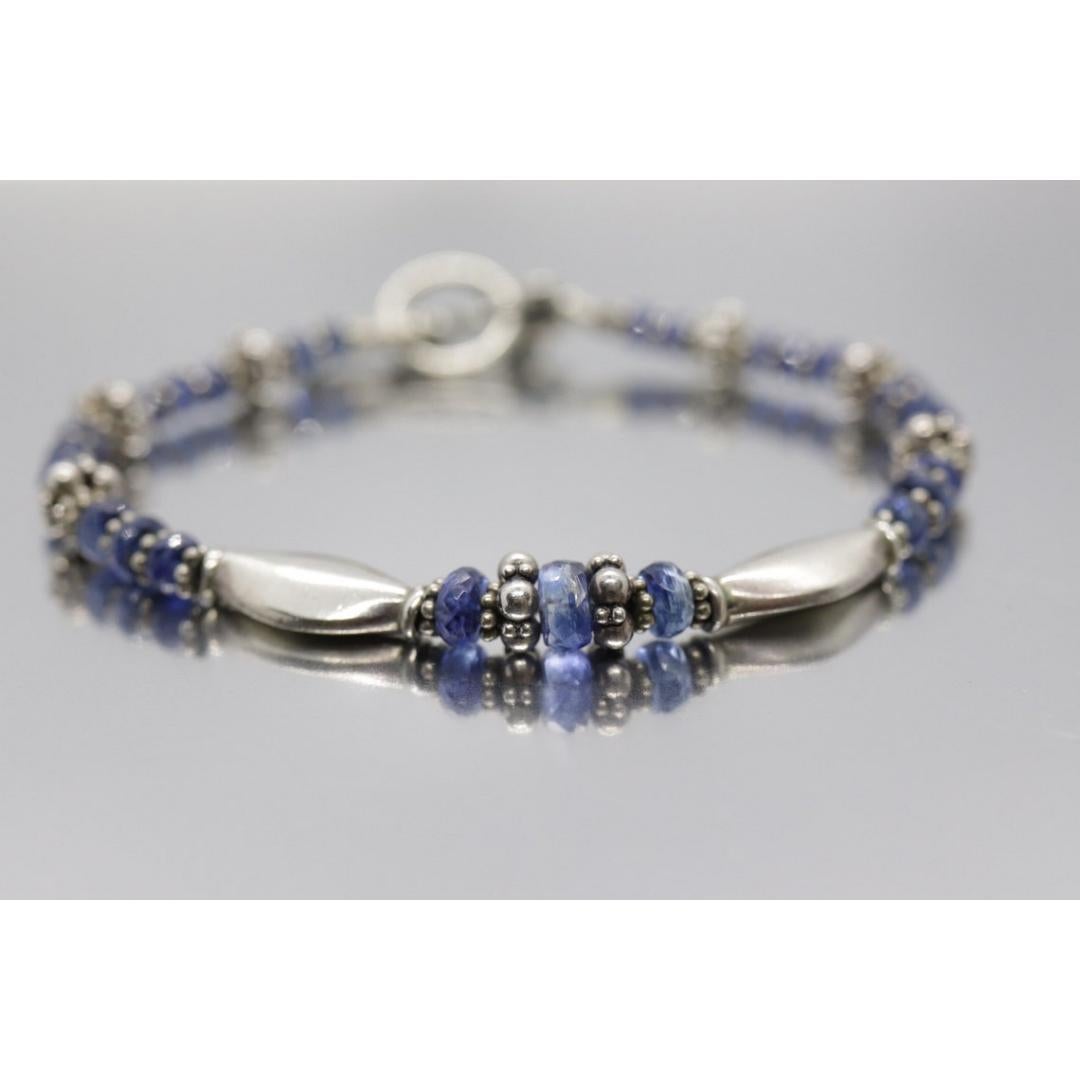 Vintage
Materiali: Pietra
Pietra preziosa: Topazio

Larghezza bracciale: 6 millimetri; Lunghezza bracciale: 7,25 pollici

Incredibile bracciale di Laura Gibson & Gibson. Maglie e chiusura in argento sterling. Dolci gemme di caramelle che penzolano