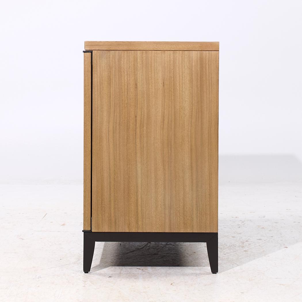 Laura Kirar for Baker Arca Chest Cabinet Credenza - Pair Madera en venta