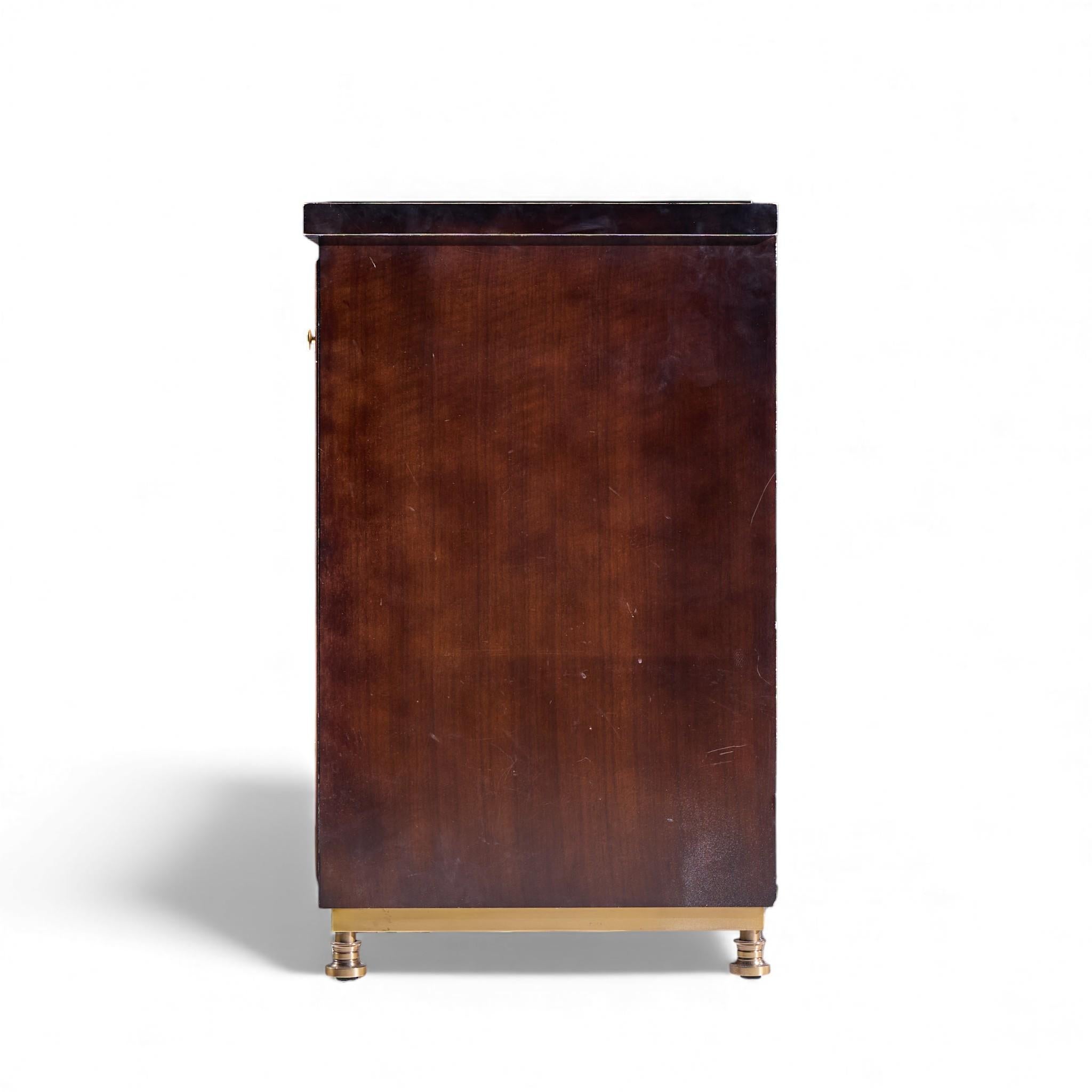 Laura Kirar for Baker Dansu Walnut and Brass Credenza In condizioni buone in vendita a Franklin Park, IL