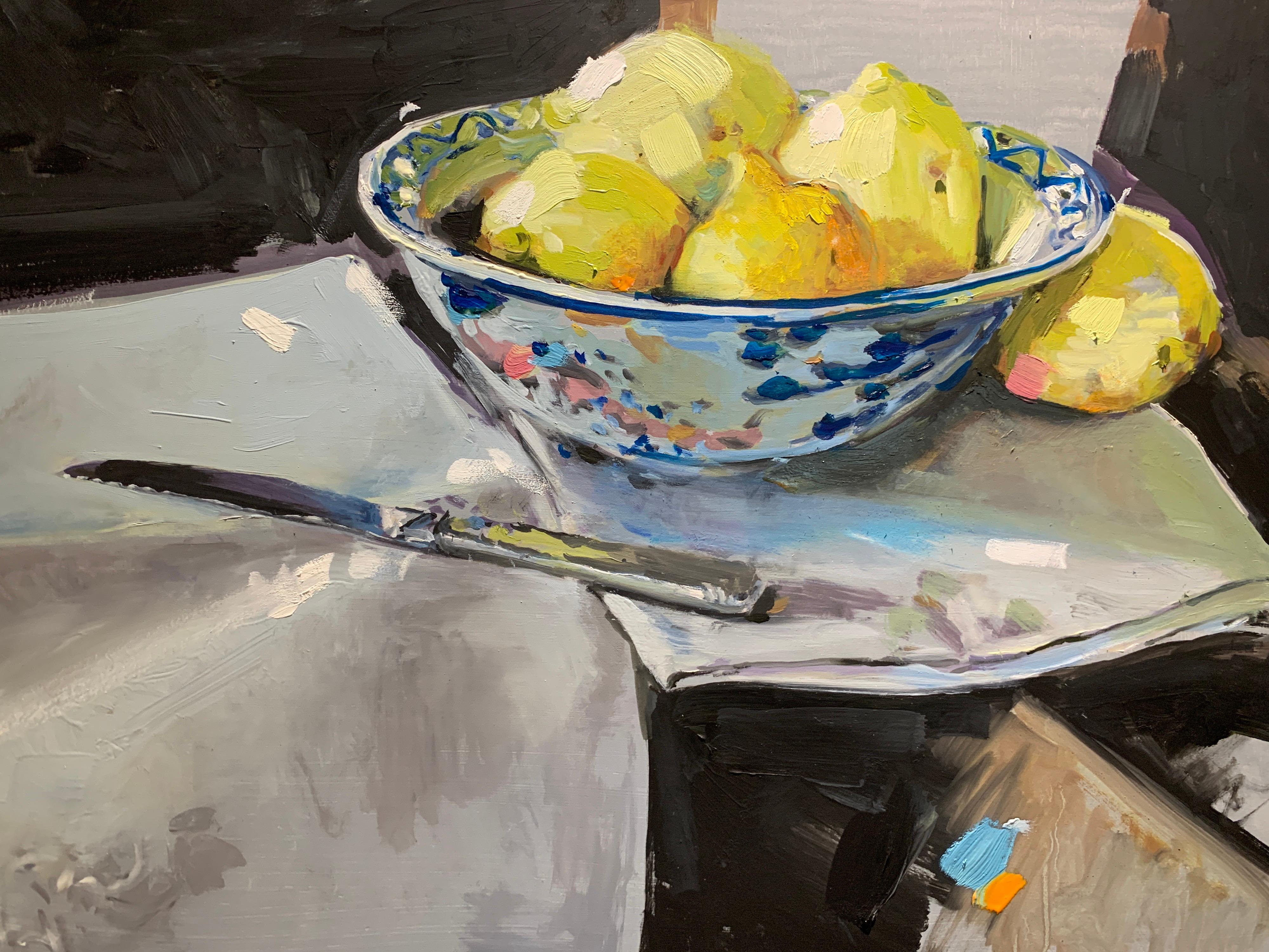 Lemons and a Knife von Laura Shubert, kleines Ölgemälde auf Karton, Stillleben (Grau), Landscape Painting, von Laura Lacambra Shubert