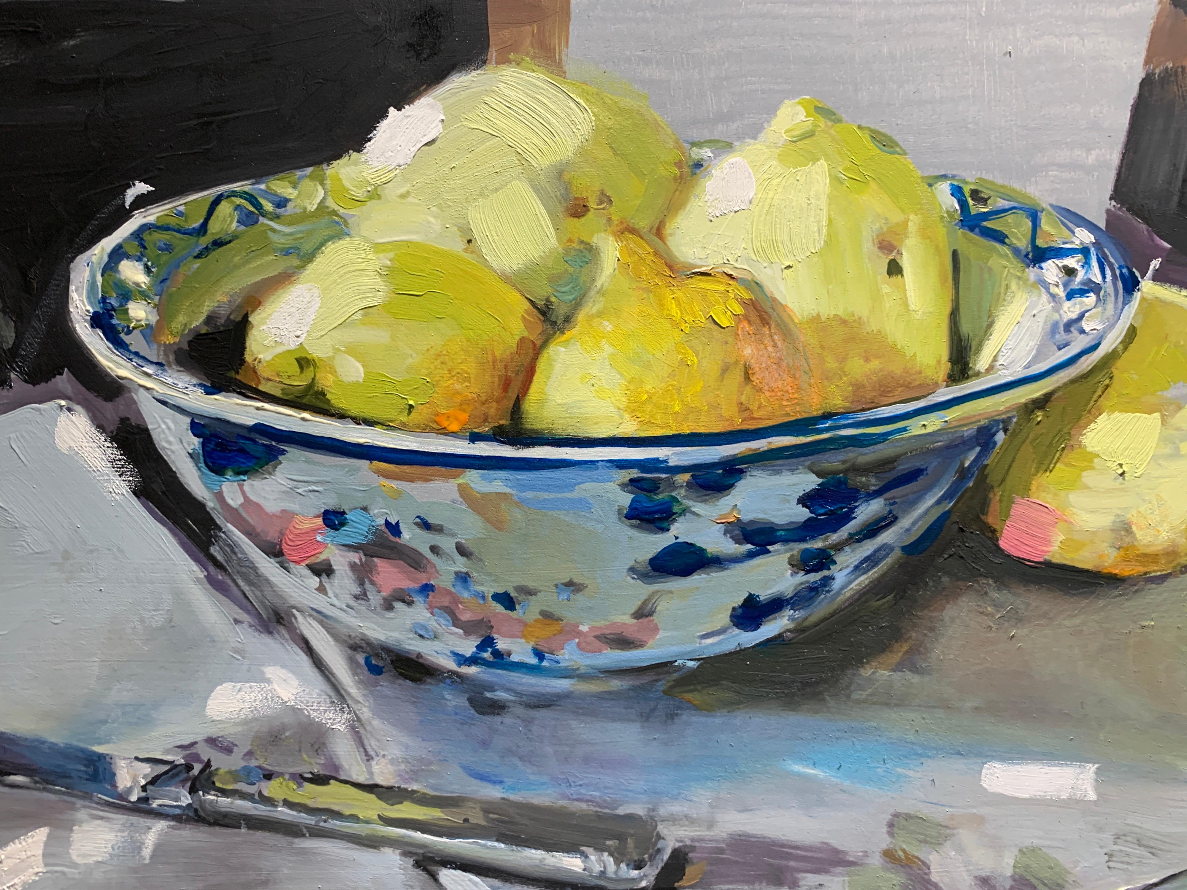Lemons and a Knife de Laura Shubert, petite peinture à l'huile sur panneau de nature morte en vente 1